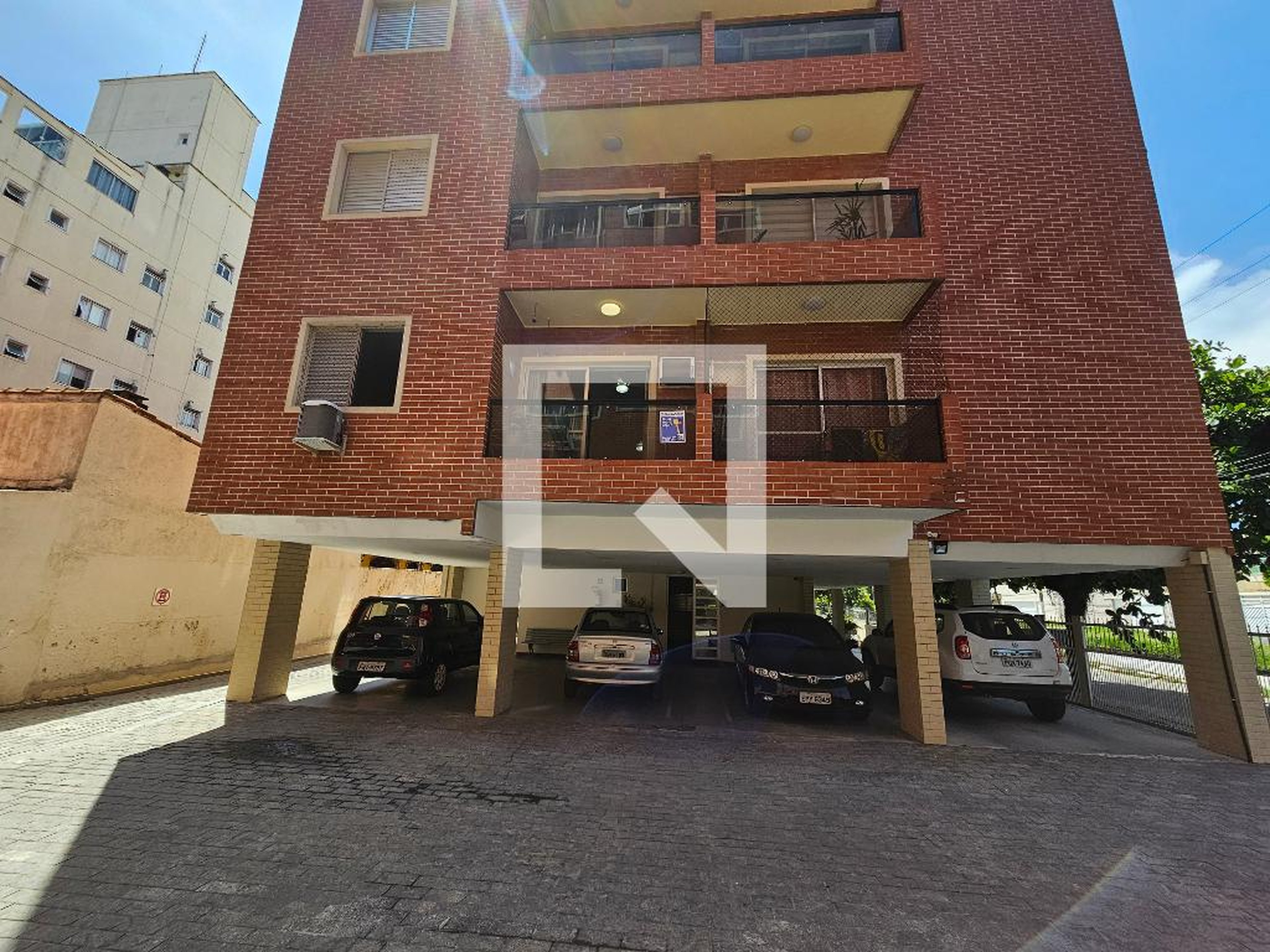 Fachada Condomínio em Rua Guadalajara, 705