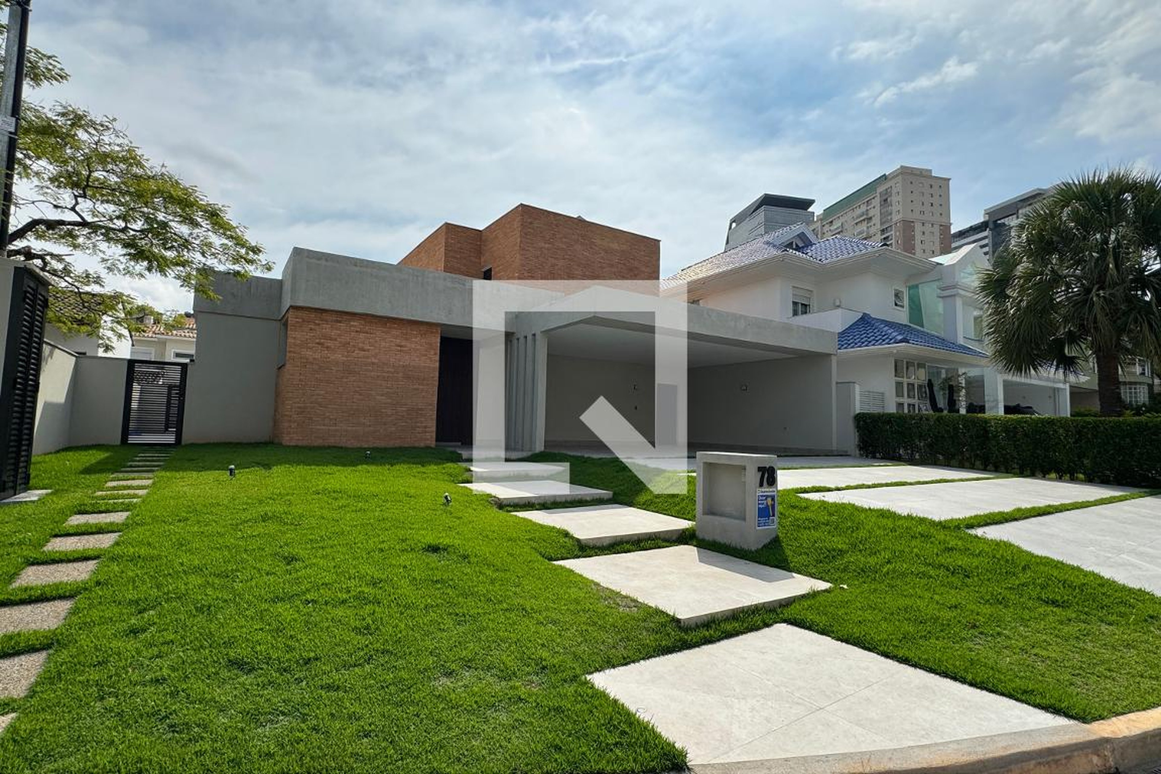 Fachada Condomínio em Alameda Mar Jônico, 78