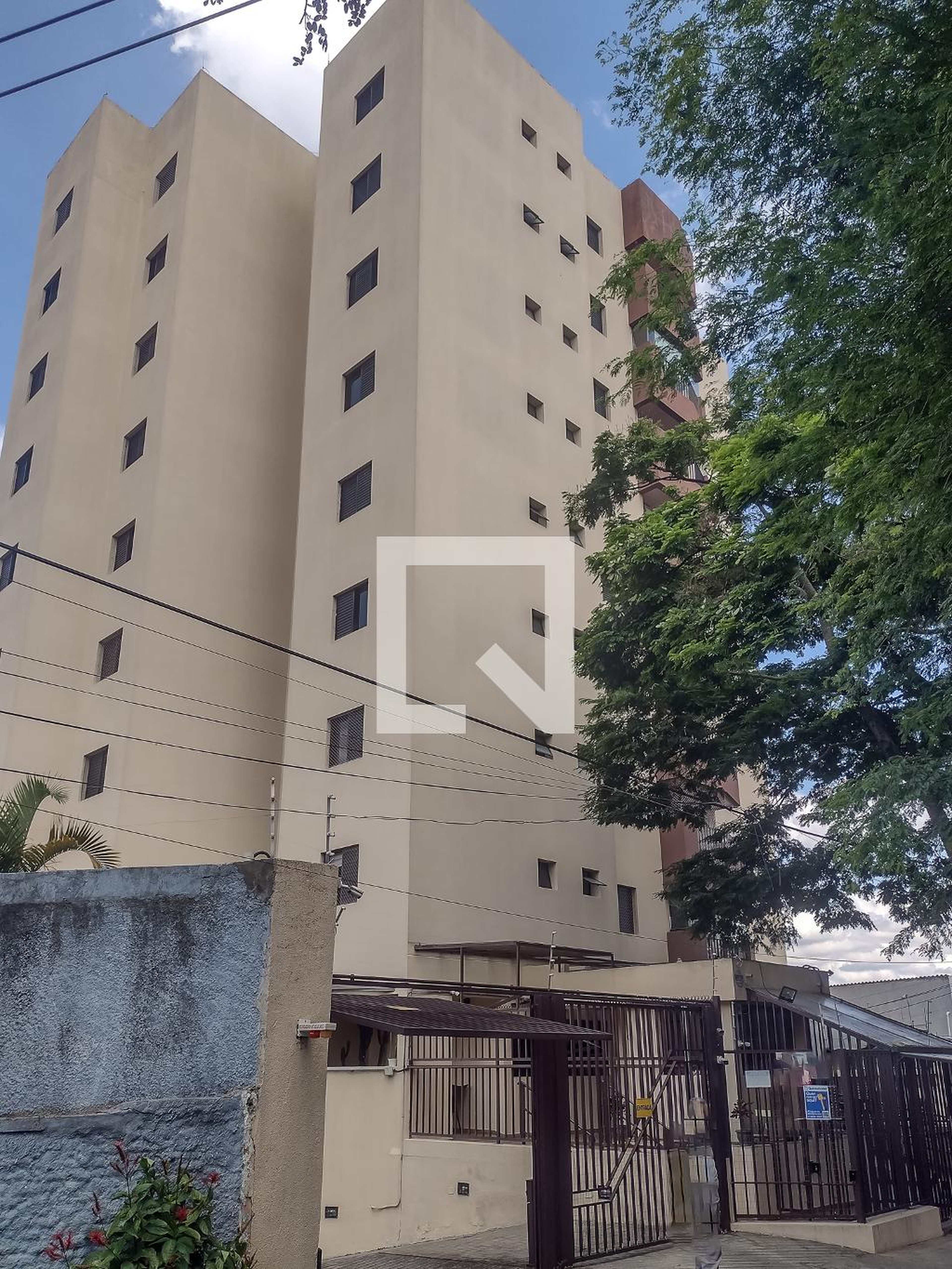 Fachada Condomínio em Rua Emílio Rodrigues, 156