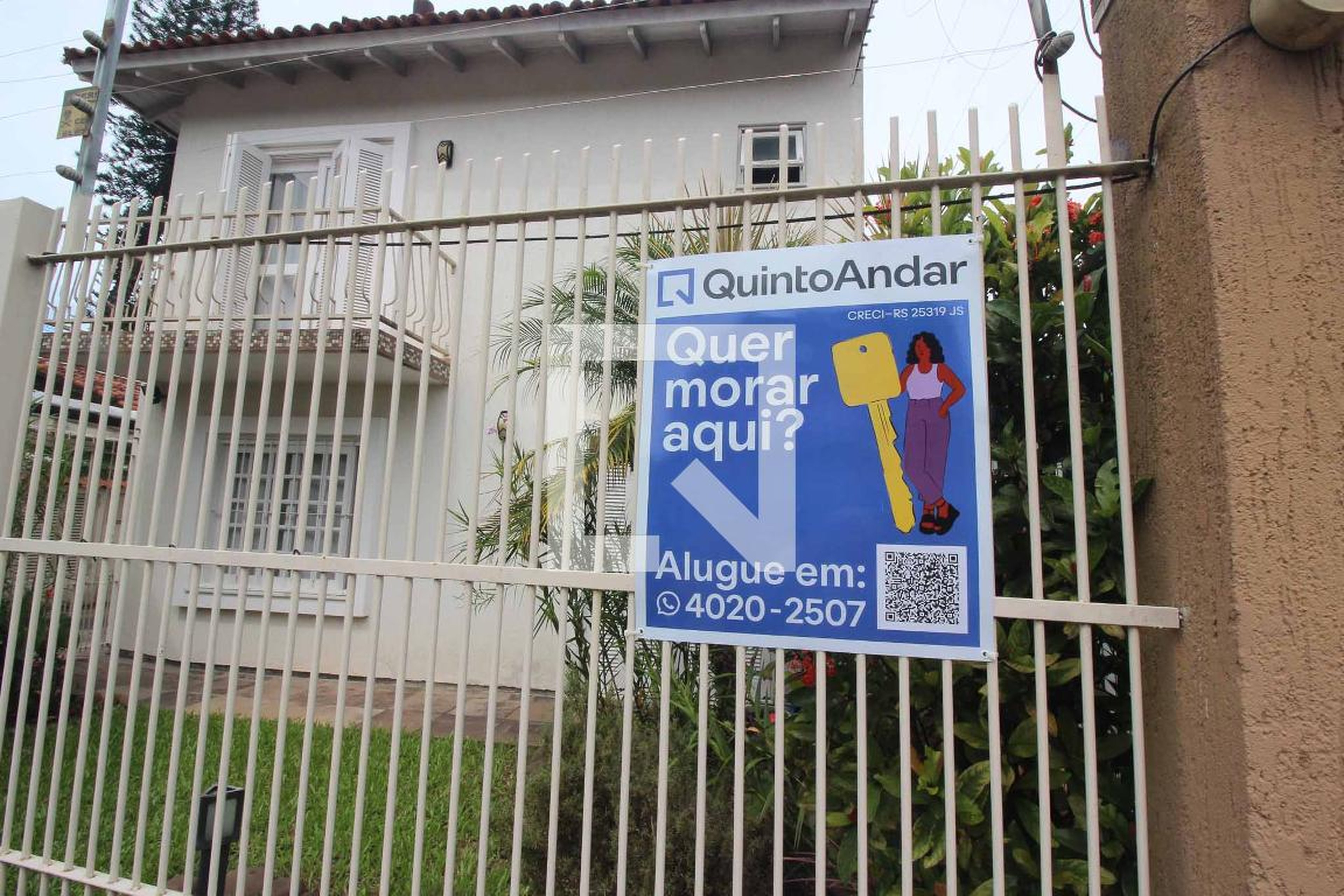 Fachada do condomínio Condomínio em Rua Leme, 669