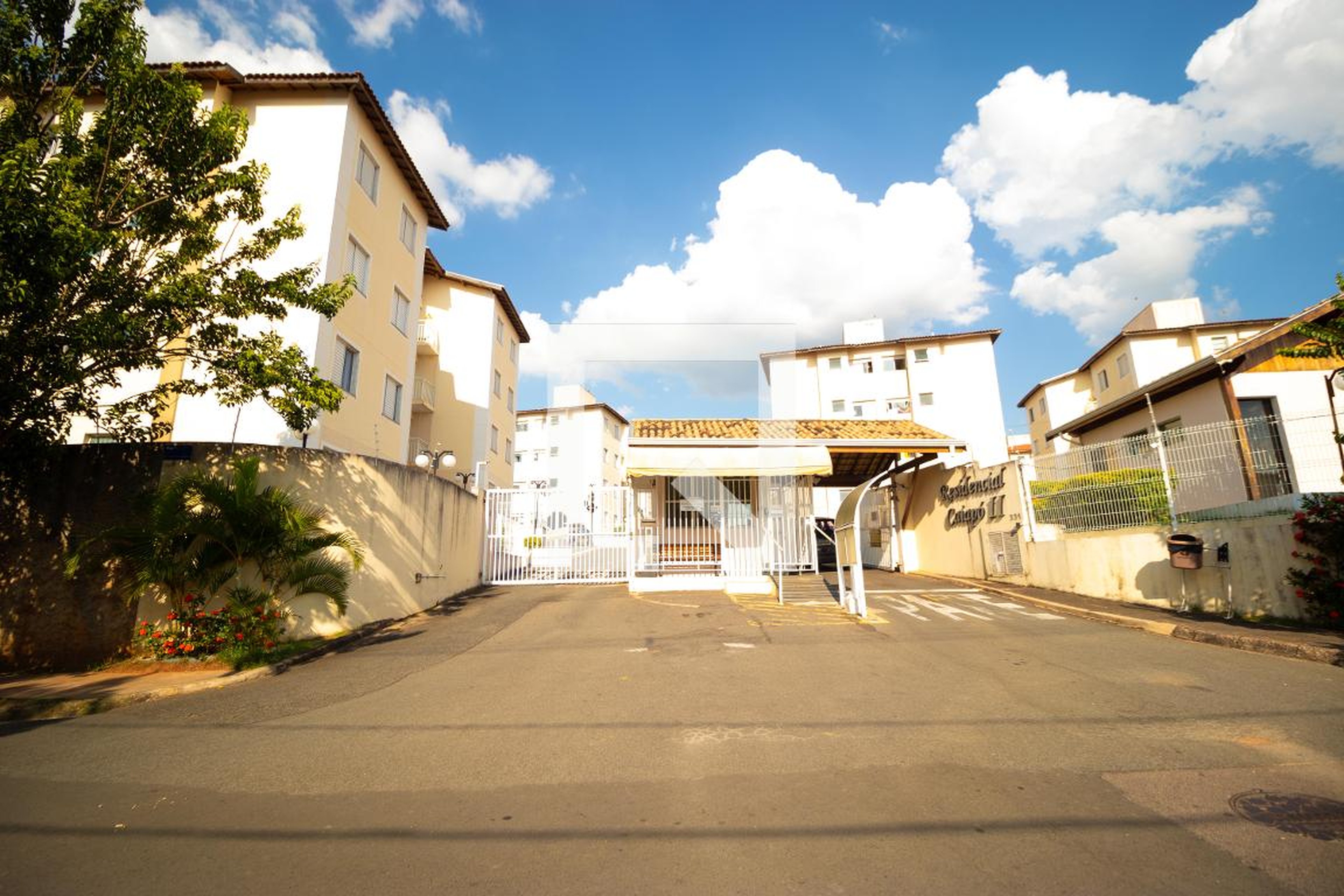 Fachada Condomínio em Rua Manoel Dias Pimenta, 404