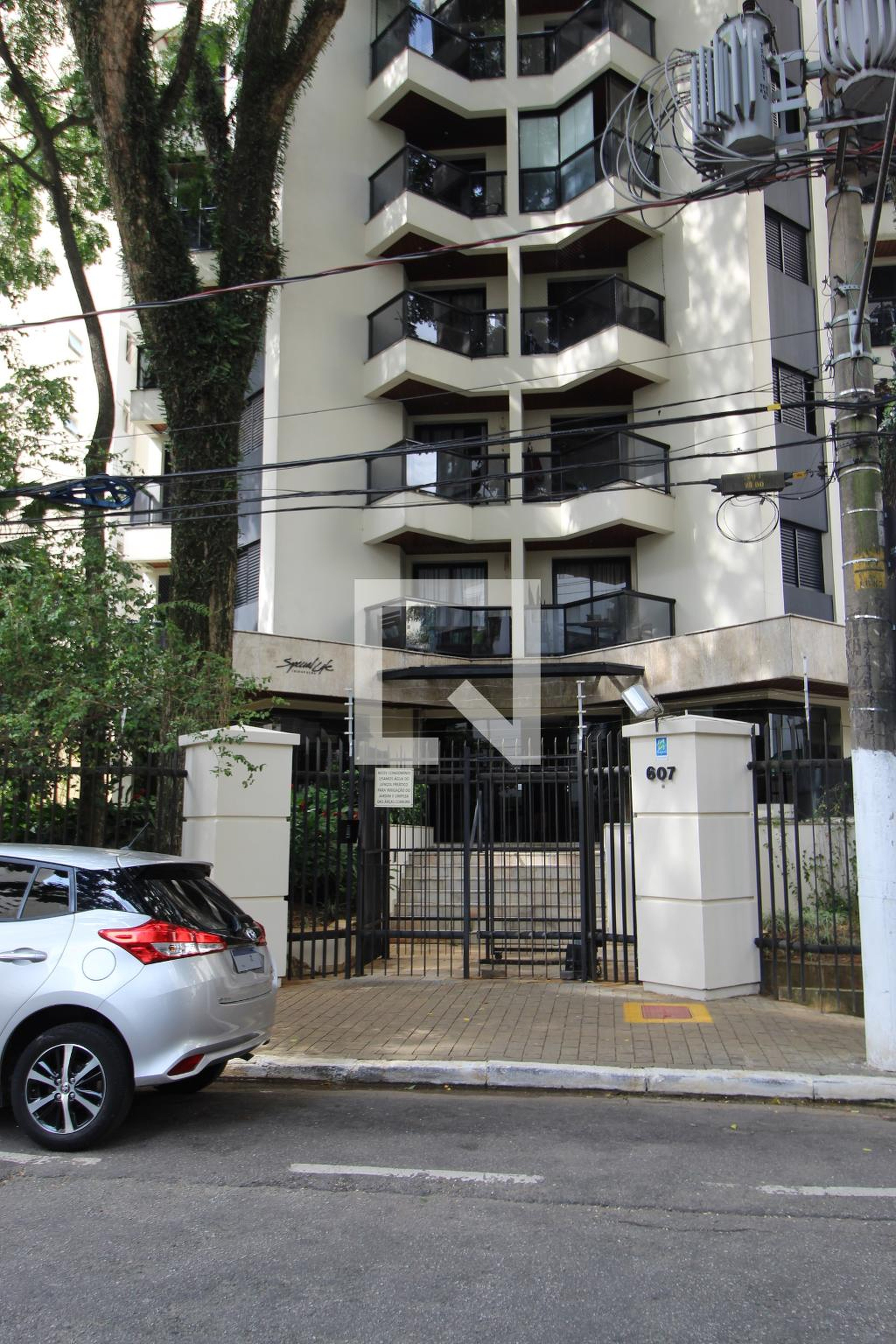 Fachada do Prédio Condomínio em Avenida Jacutinga, 612