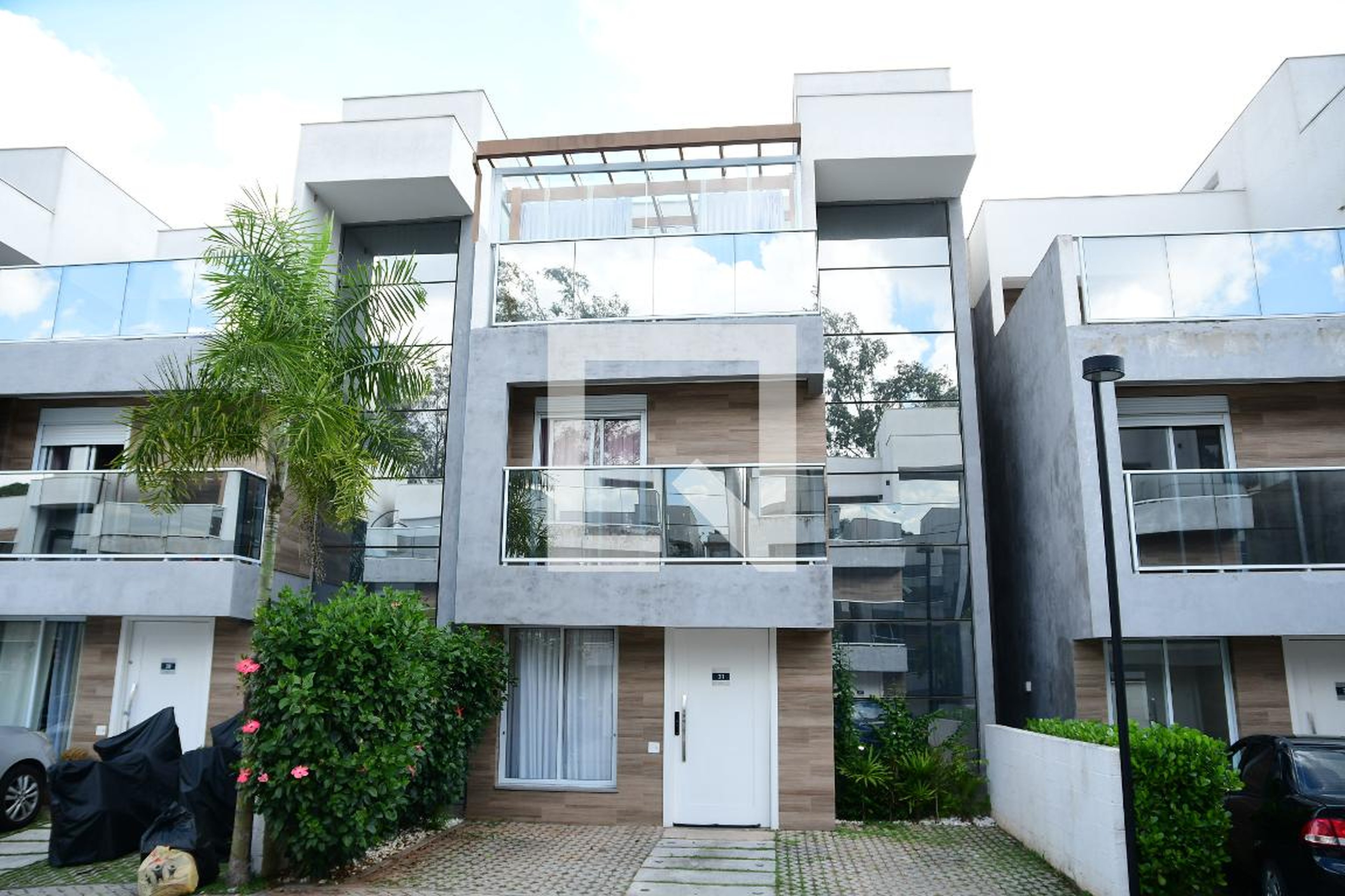 Fachada Condomínio Modern Townhouses Granja Viana