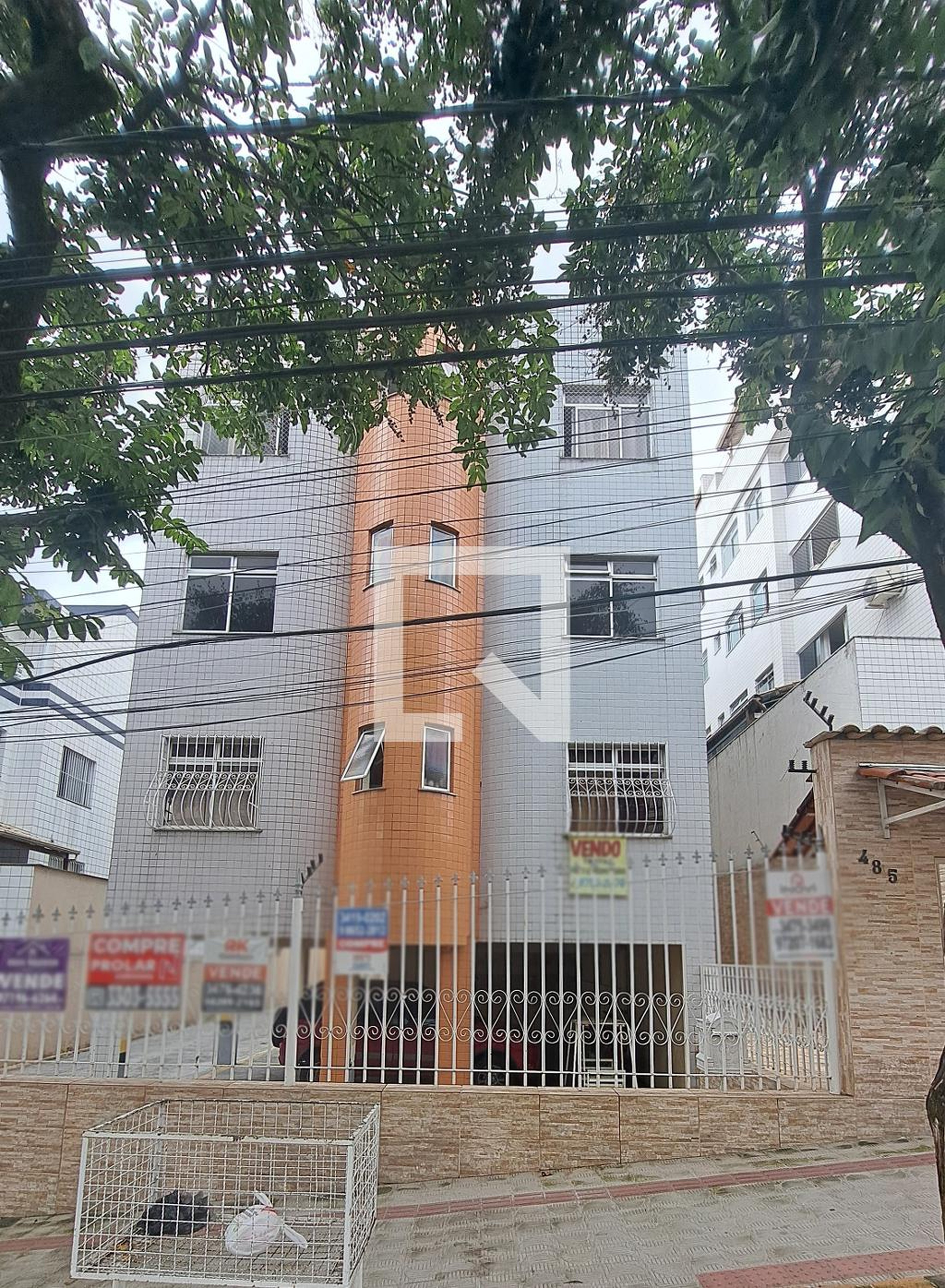 Fachada Condomínio em Rua Desembargador José Satyro, 485