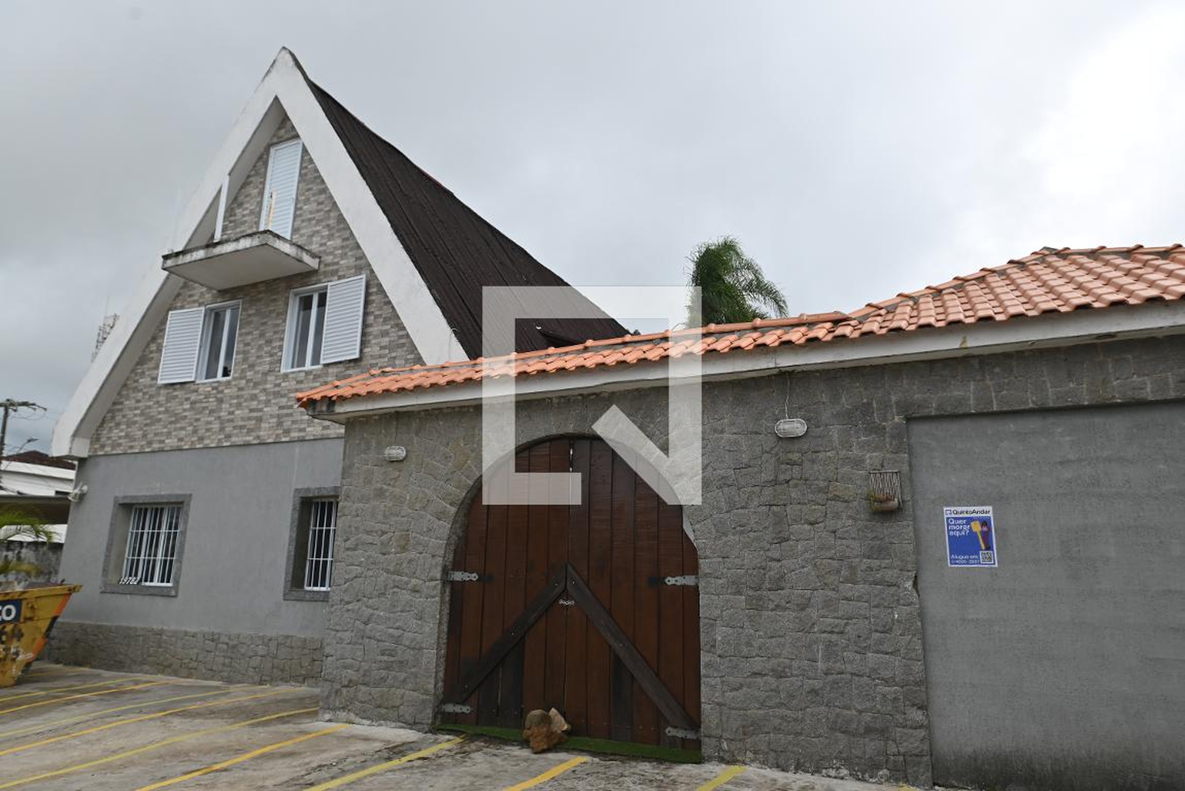 Fachada Condomínio em Avenida Doutor Roberto de Almeida Vinhas, 19782