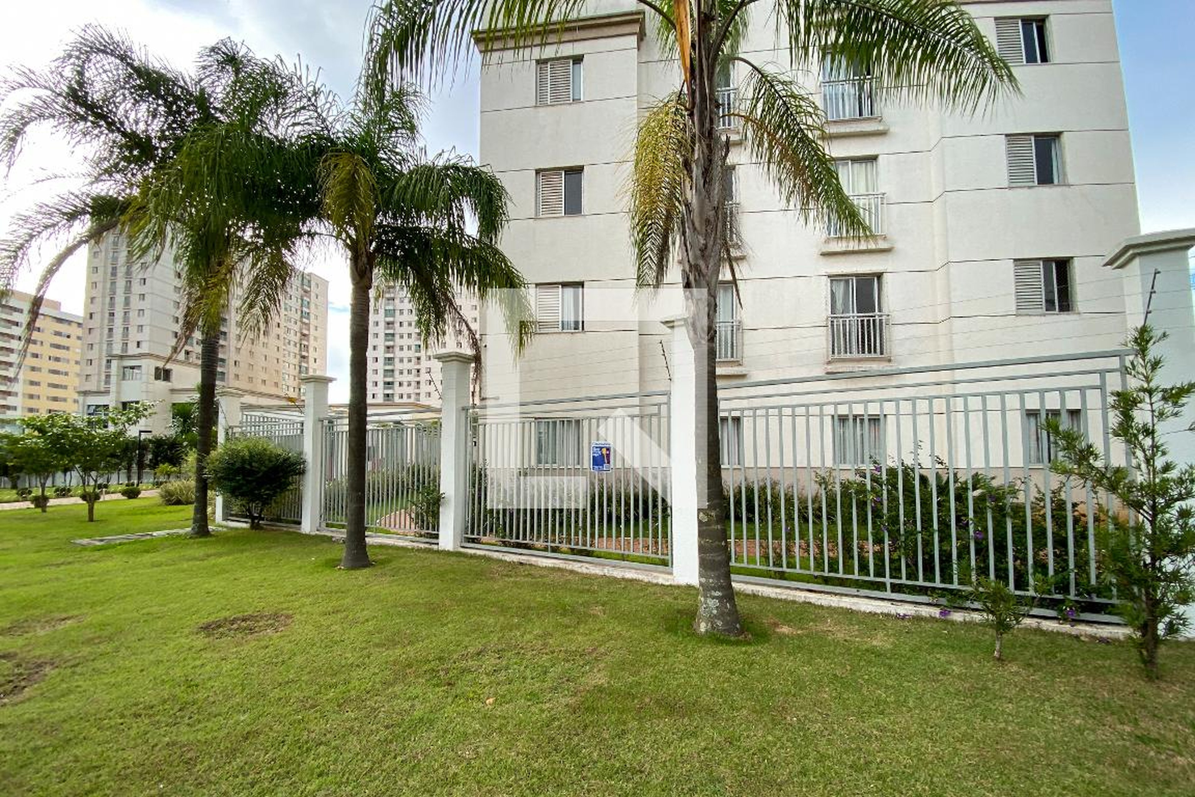 Fachada Condomínio em SAMAMBAIA SUL RESID VENTURA QS 102 BL A A D CJ 2 LT 1 A 3, s/n