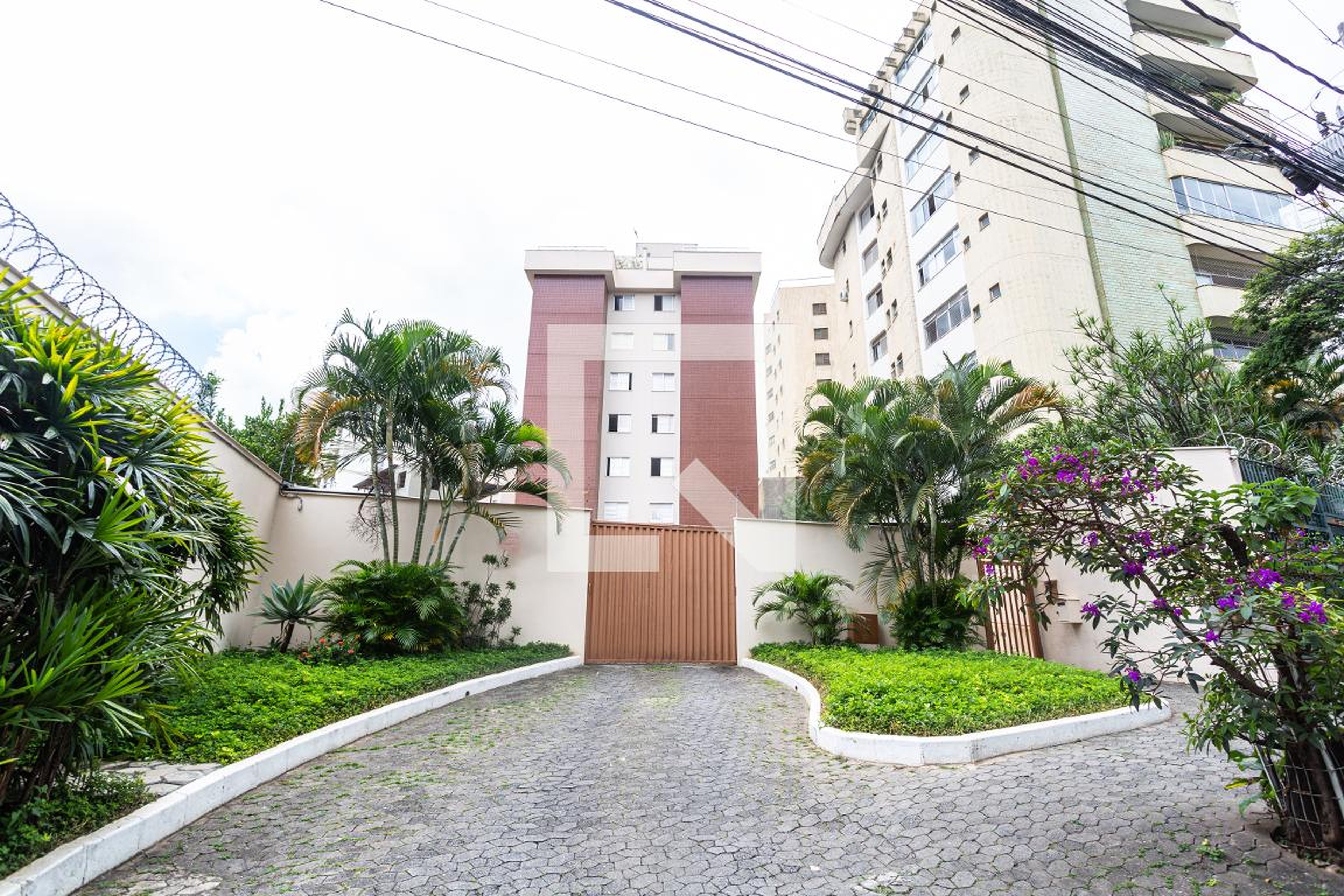 Fachada Condomínio em Rua Outono, 379