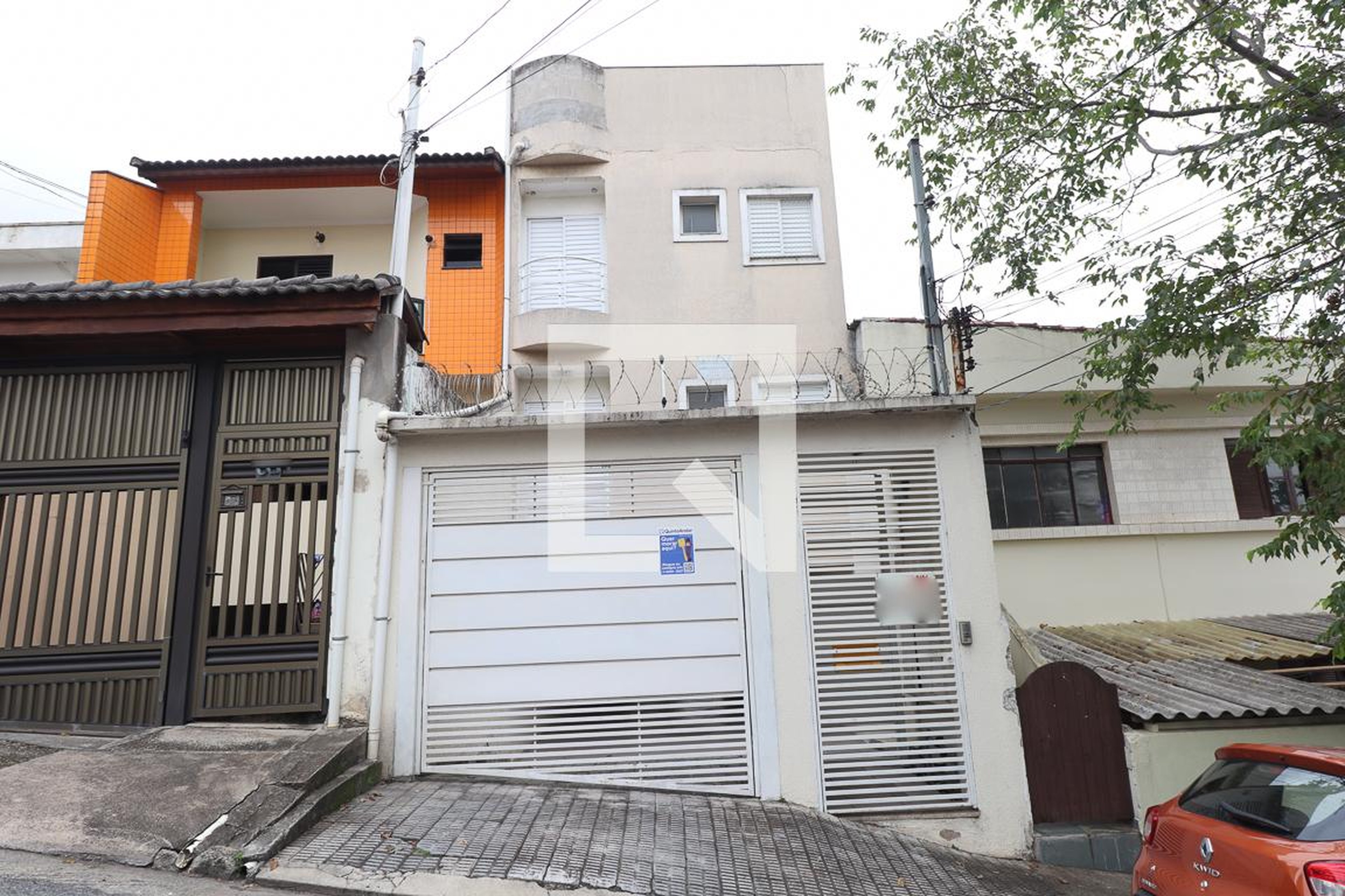 Fachada Condomínio em Rua Cosenza, 46