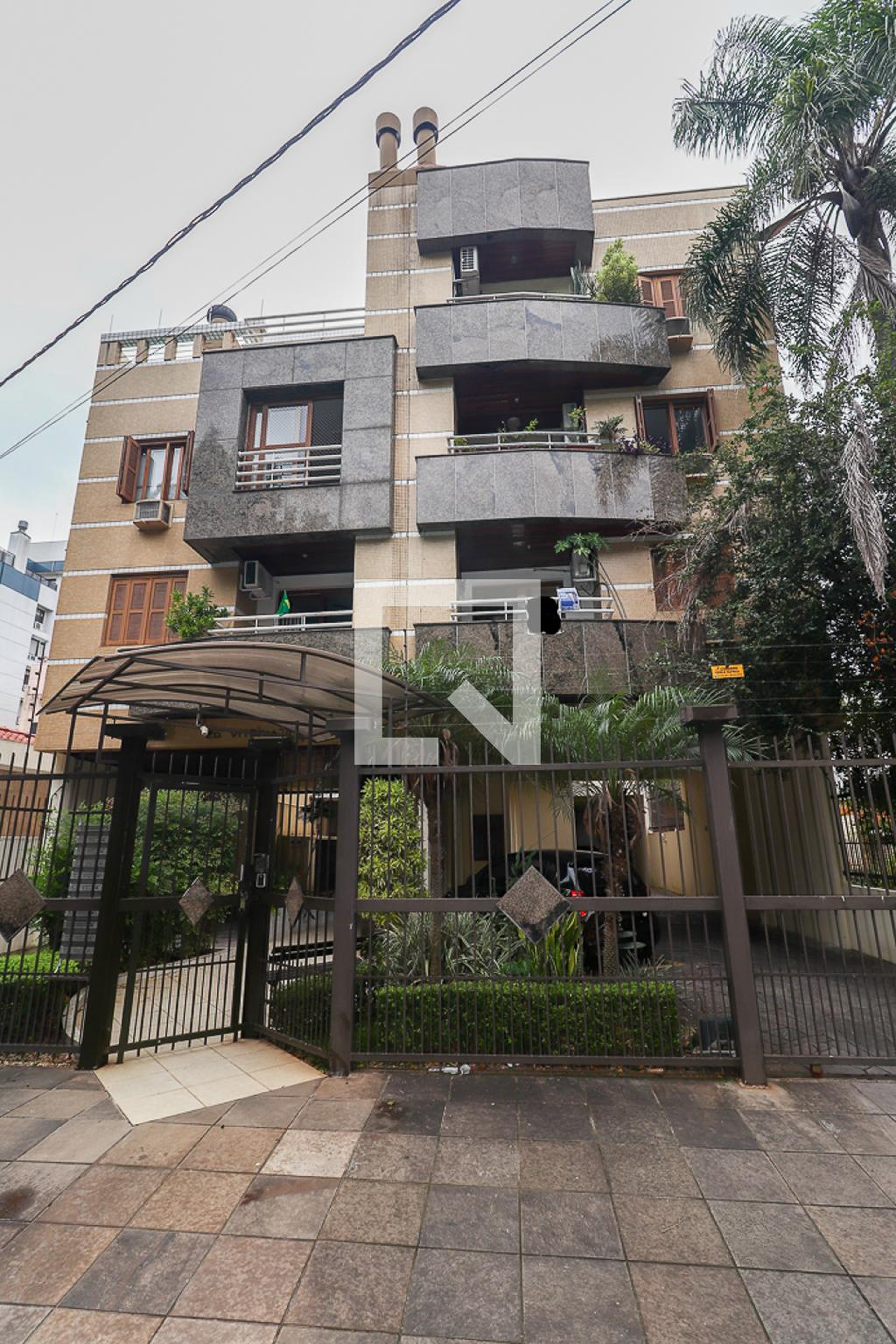 Fachada Condomínio em Rua Alvares de Azevedo, 49