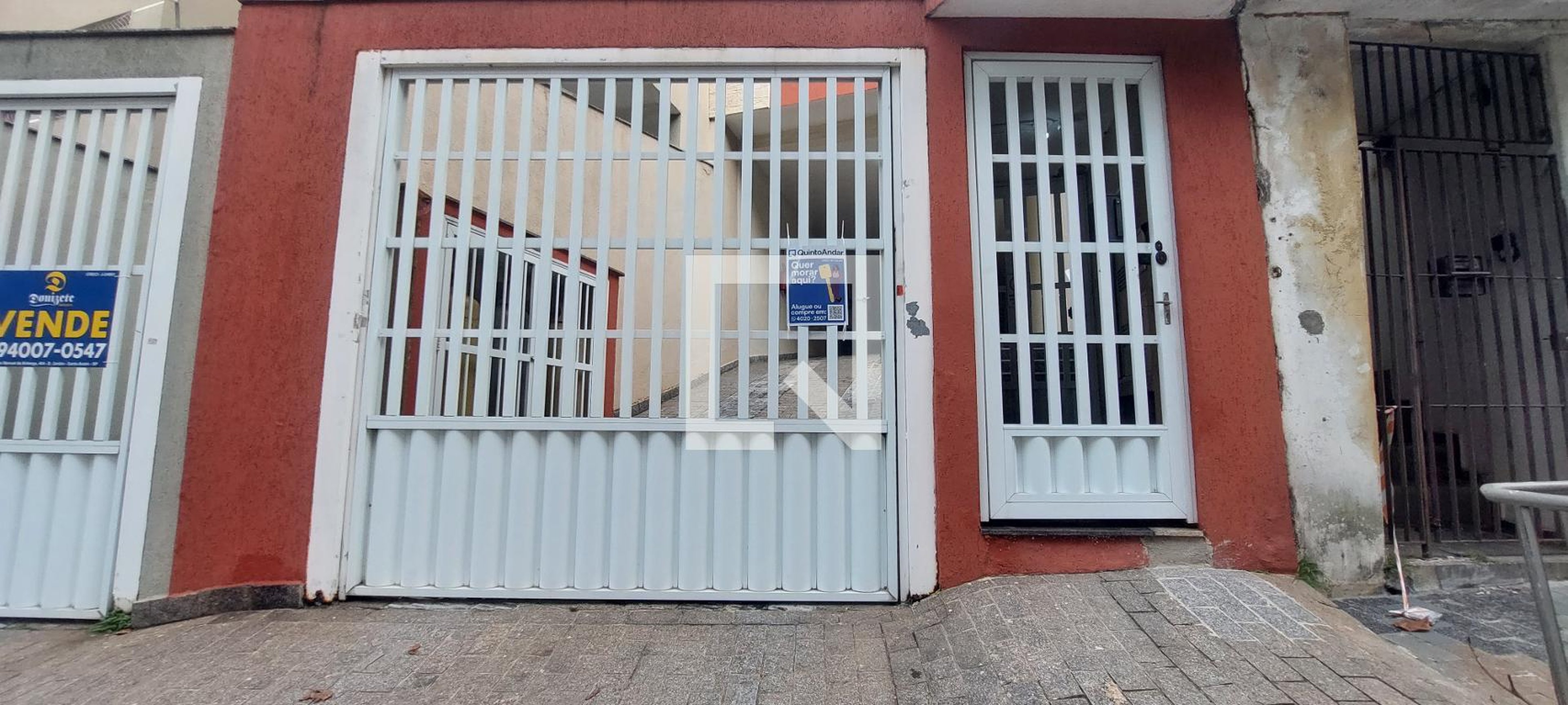 Fachada Condomínio em Rua Adolfo Bastos, 847