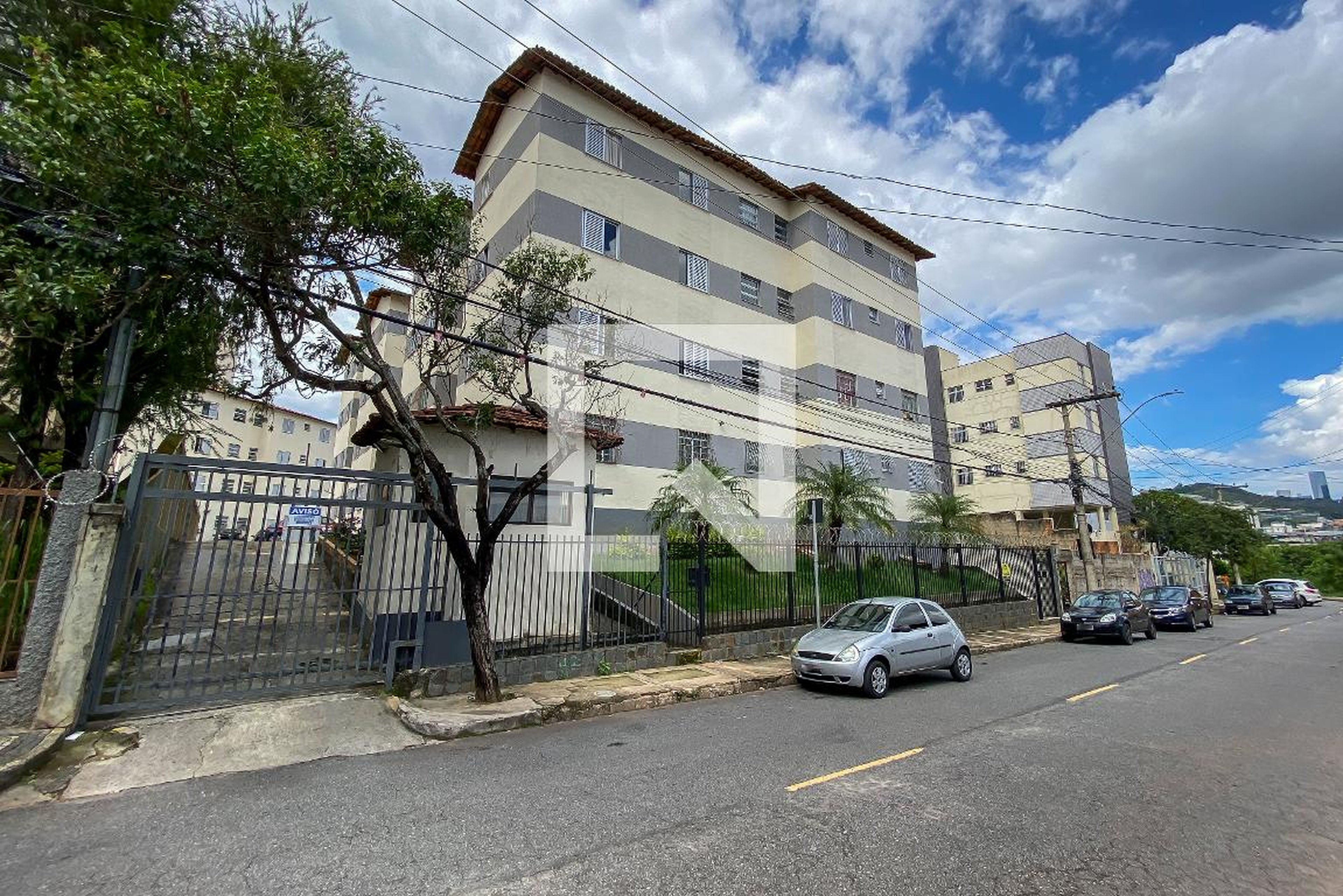 Fachada Condomínio em Rua Mario Coutinho, 481