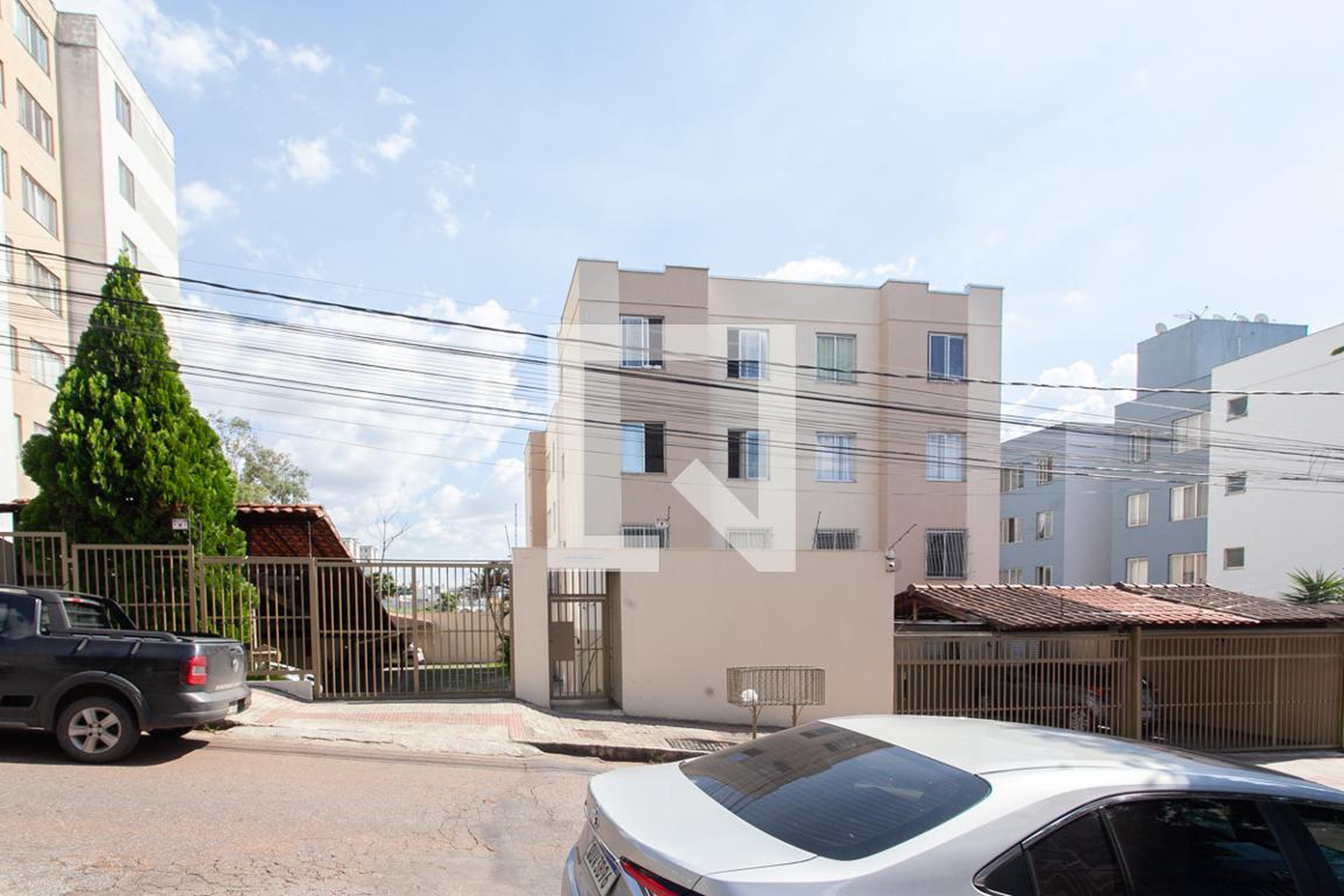 Fachada Condomínio em Rua Maria Cândida de Jesus, 767