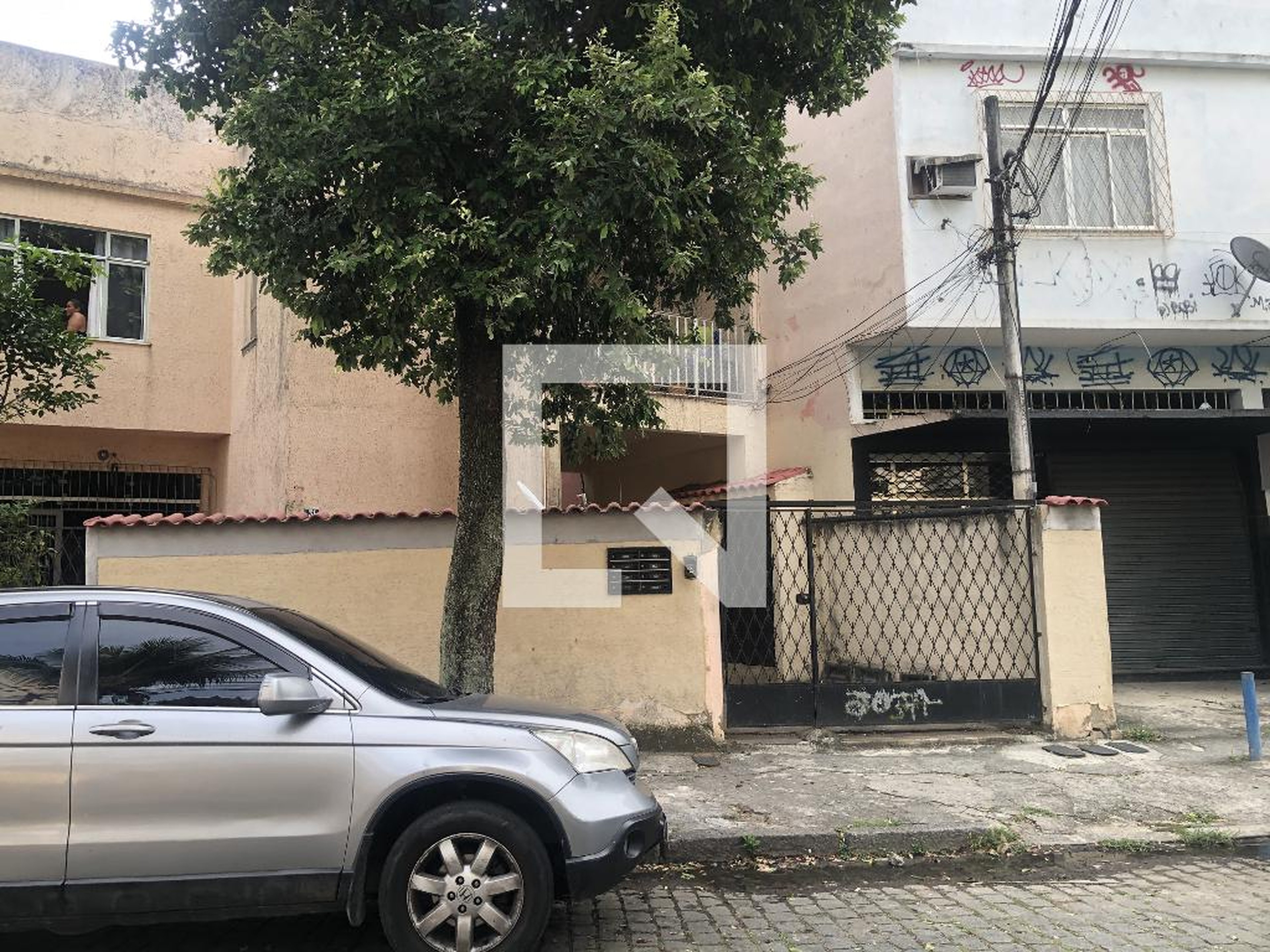 Fachada Condomínio em Rua Ângelo Neves, 31