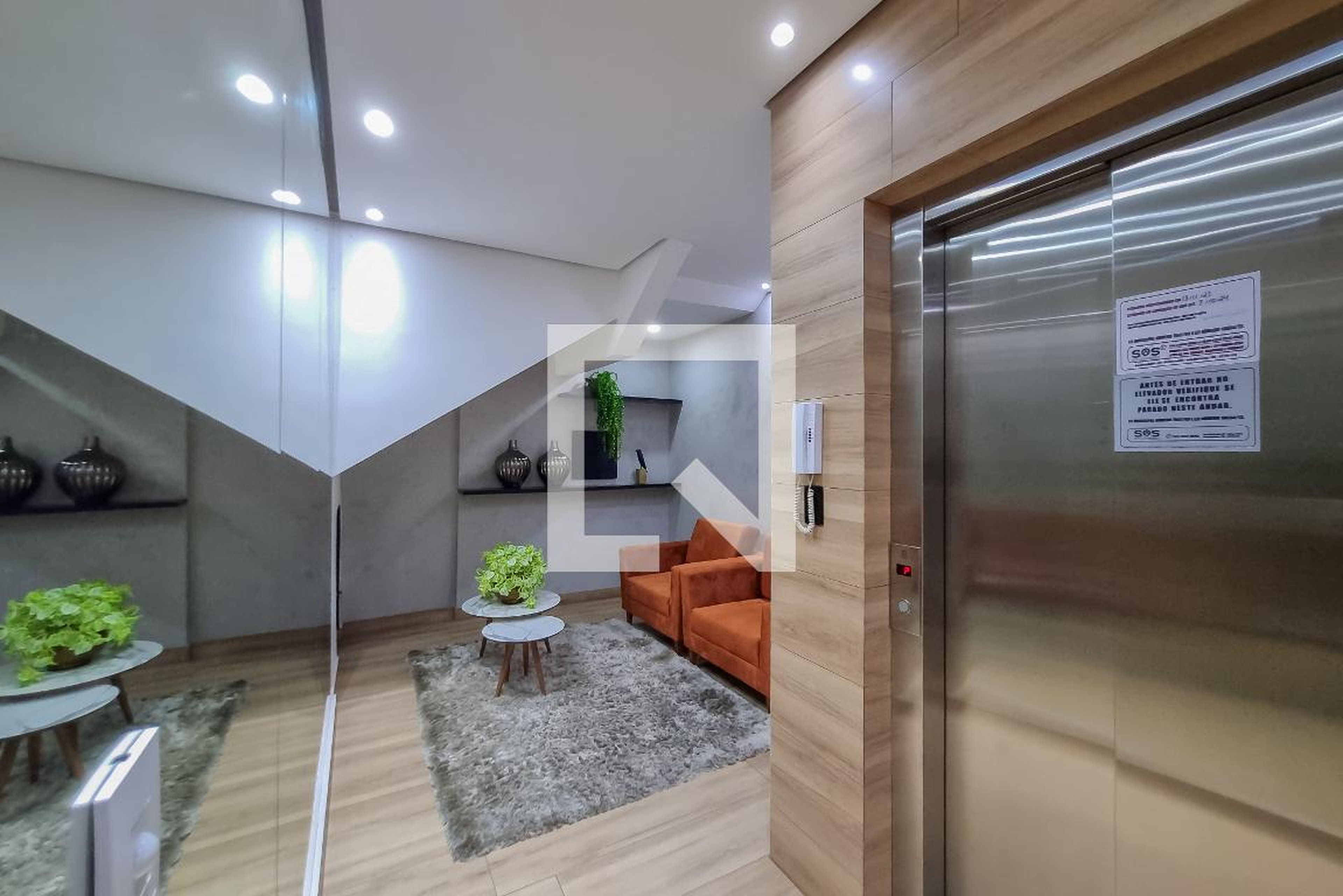 Hall de entrada Condomínio em Rua Professor Costa Chiabi, 143