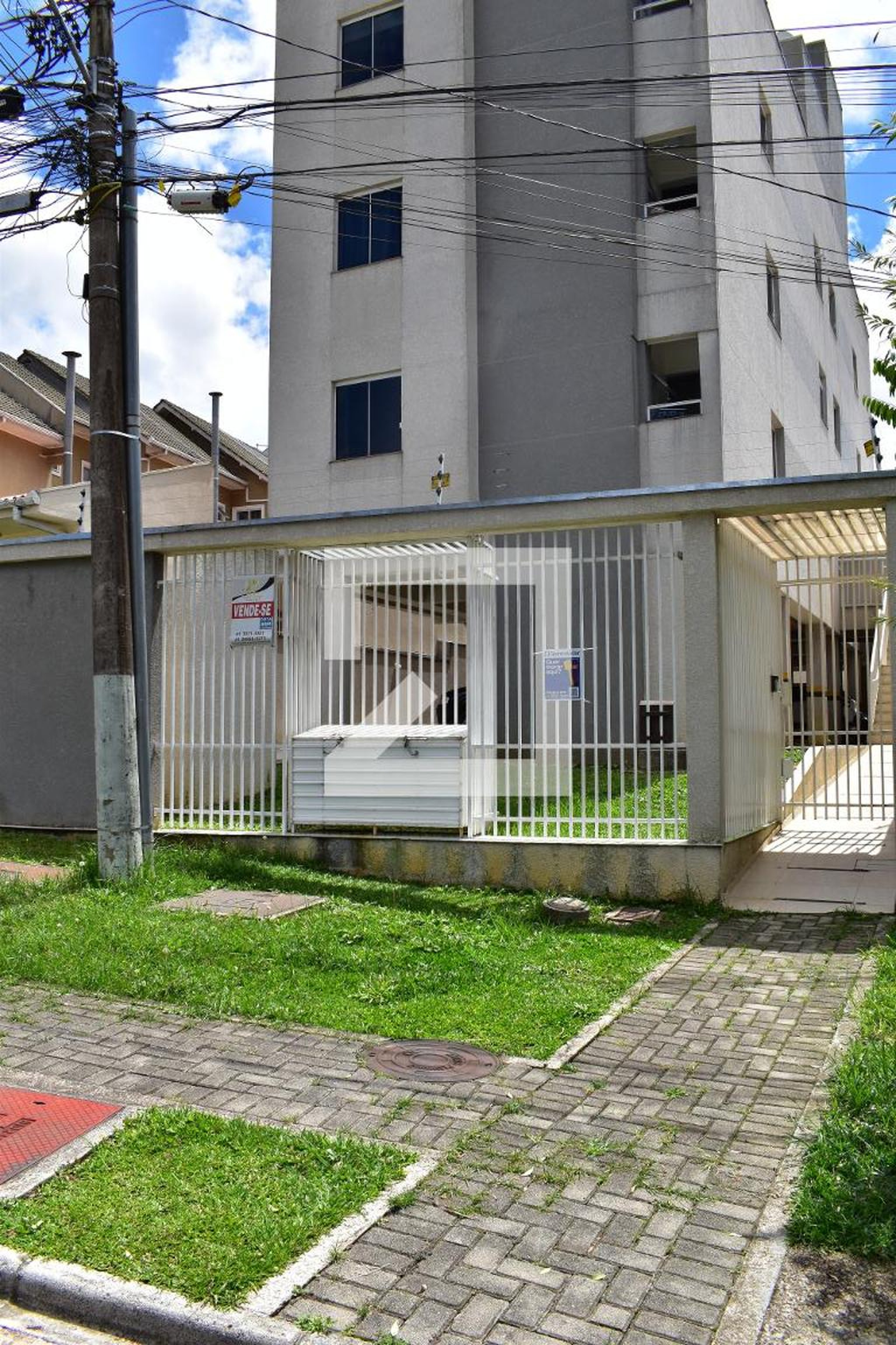 Fachada do condomínio Condomínio Cecília Martins