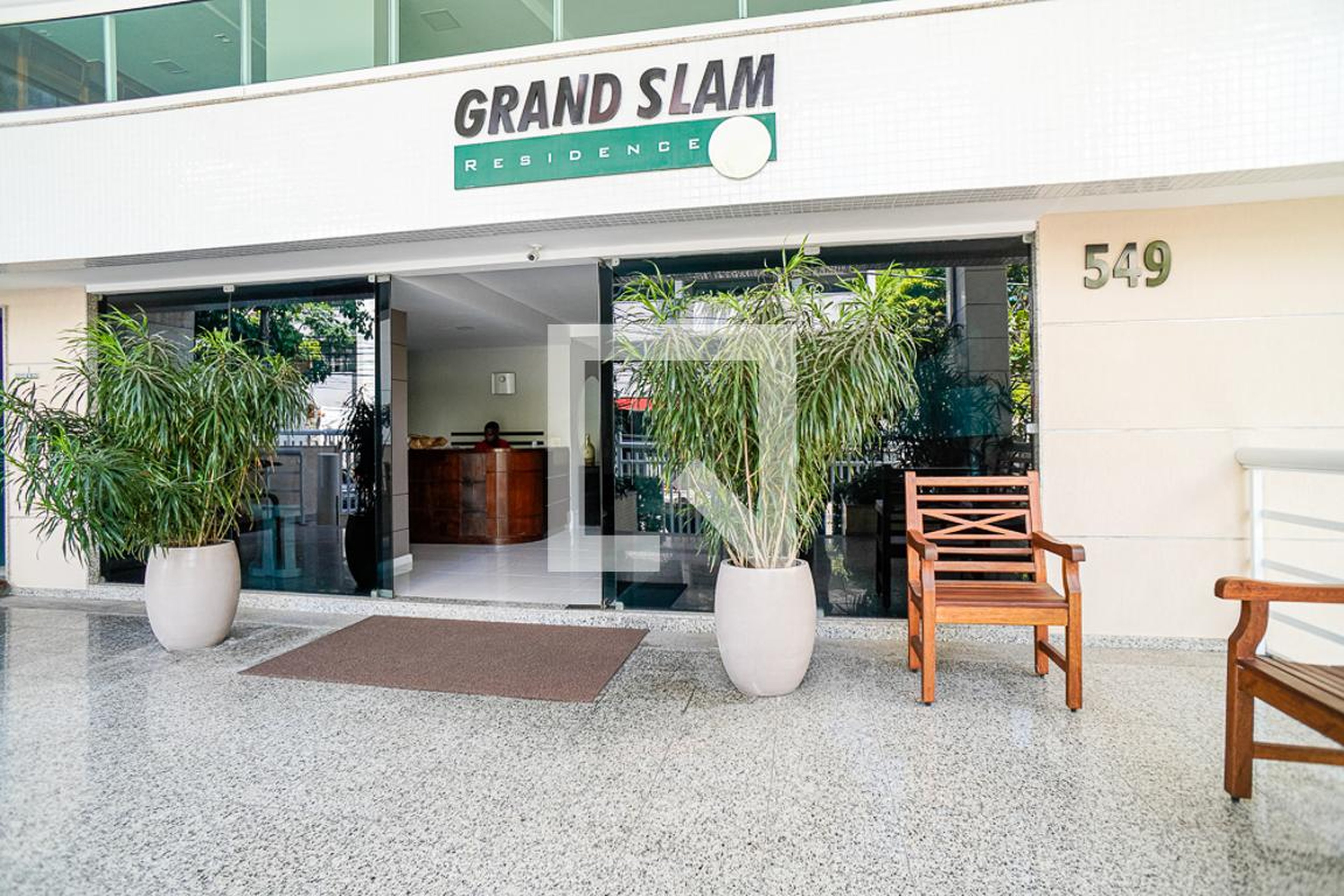 Entrada - Grand Slam Residence