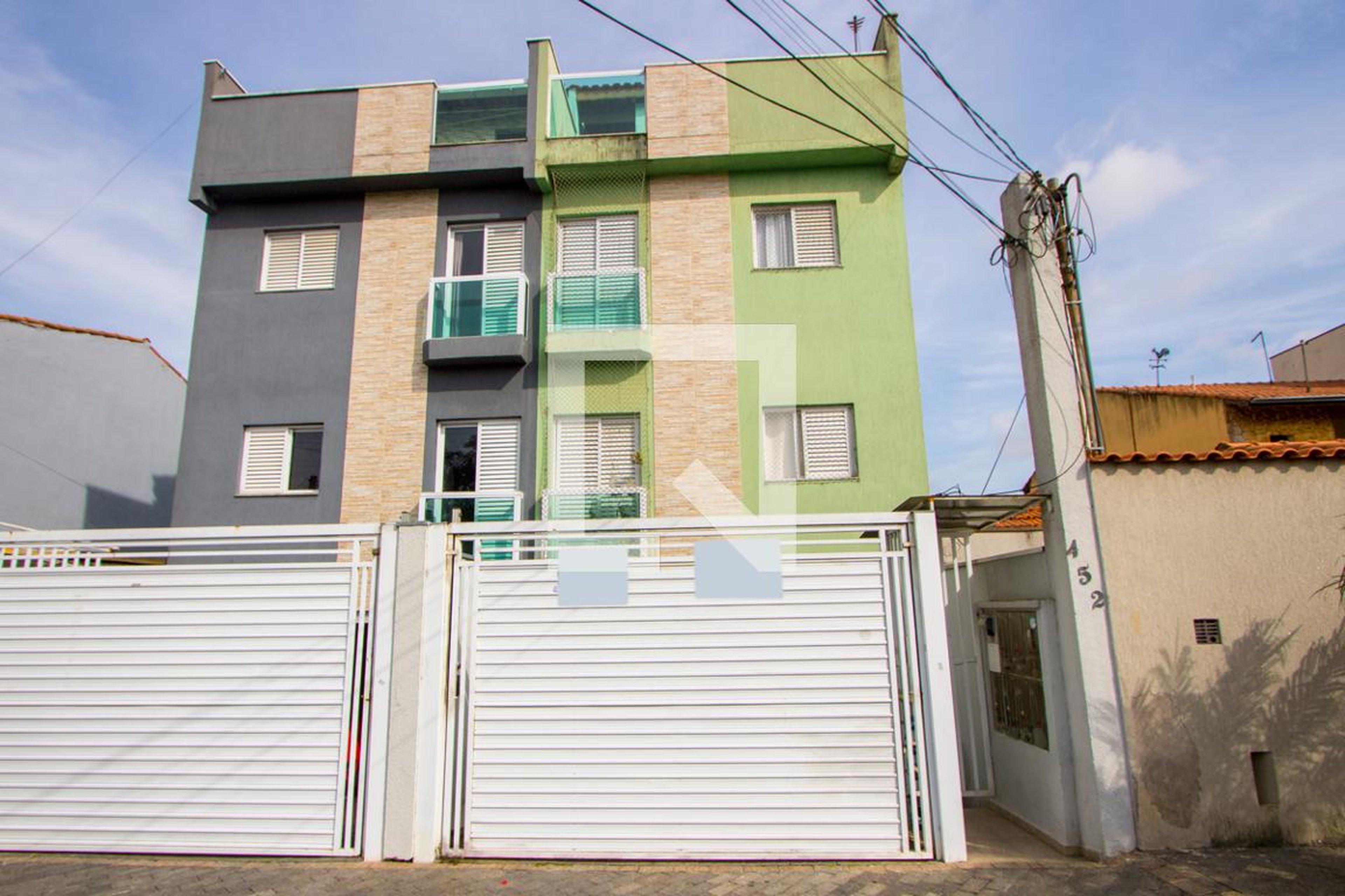 Fachada Condomínio em Rua Tomás de Carvalho, 452