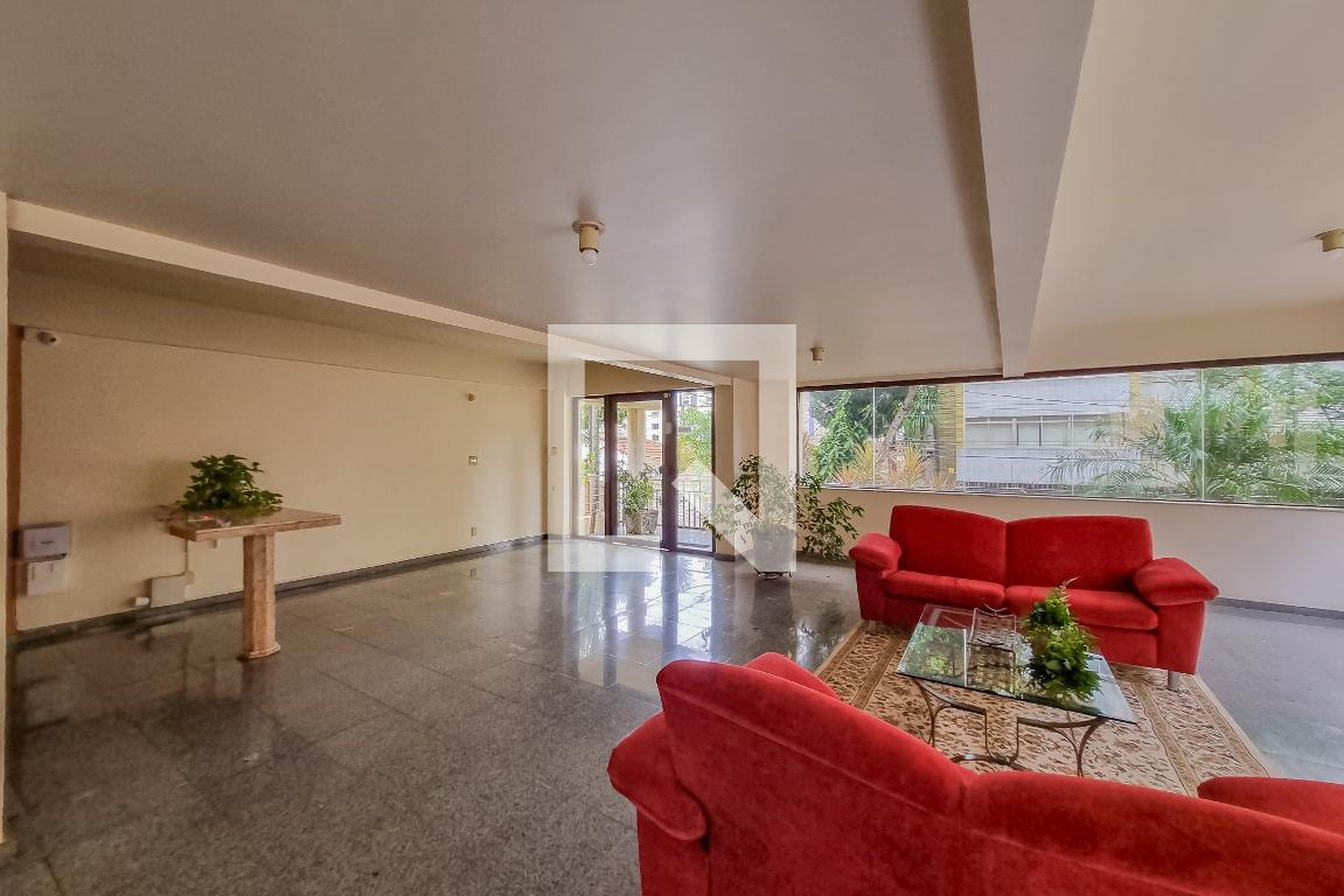 Hall social Condomínio em Rua Brás Cubas, 21