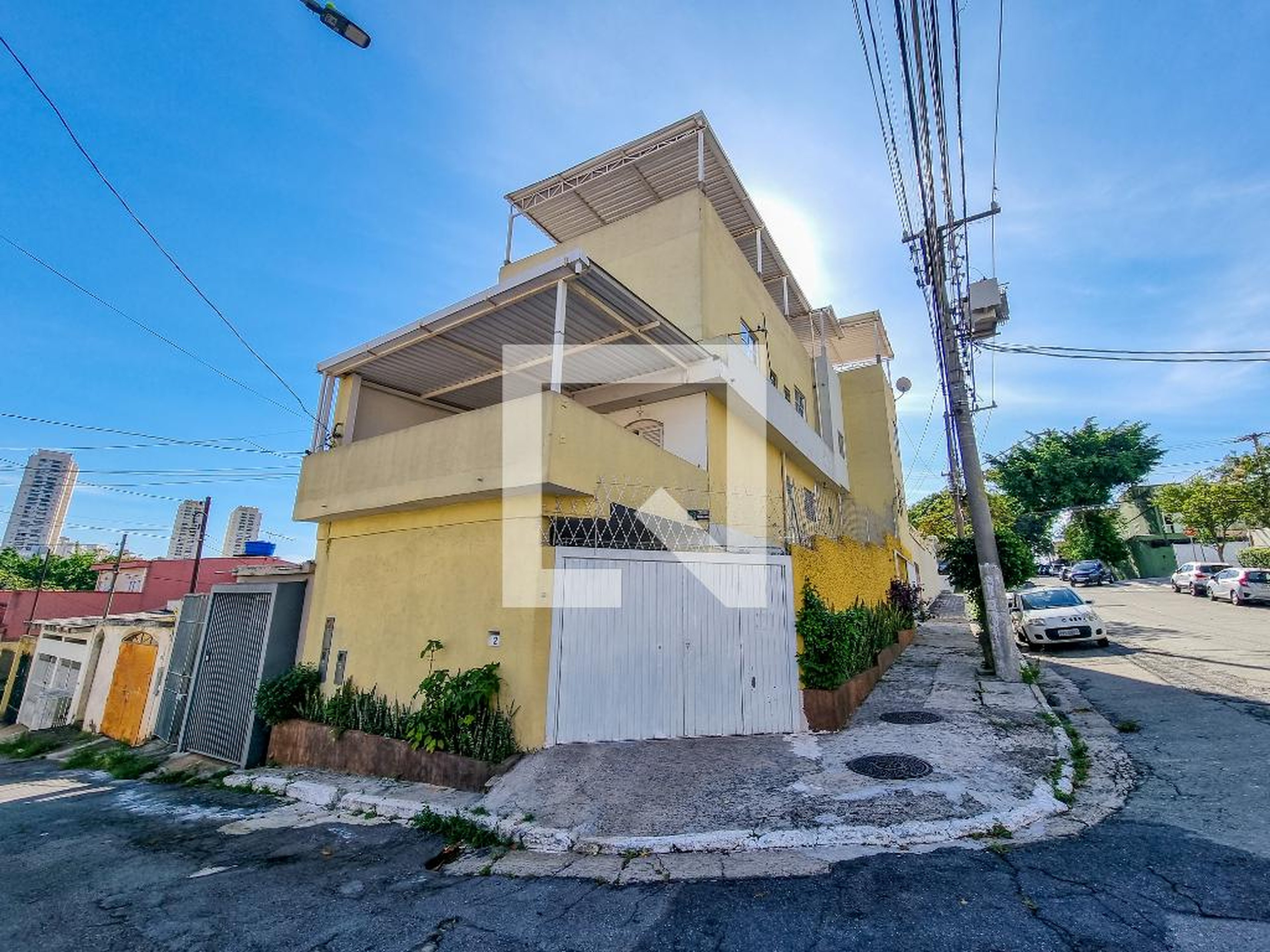 Fachada Condomínio em Rua Viaza, 946