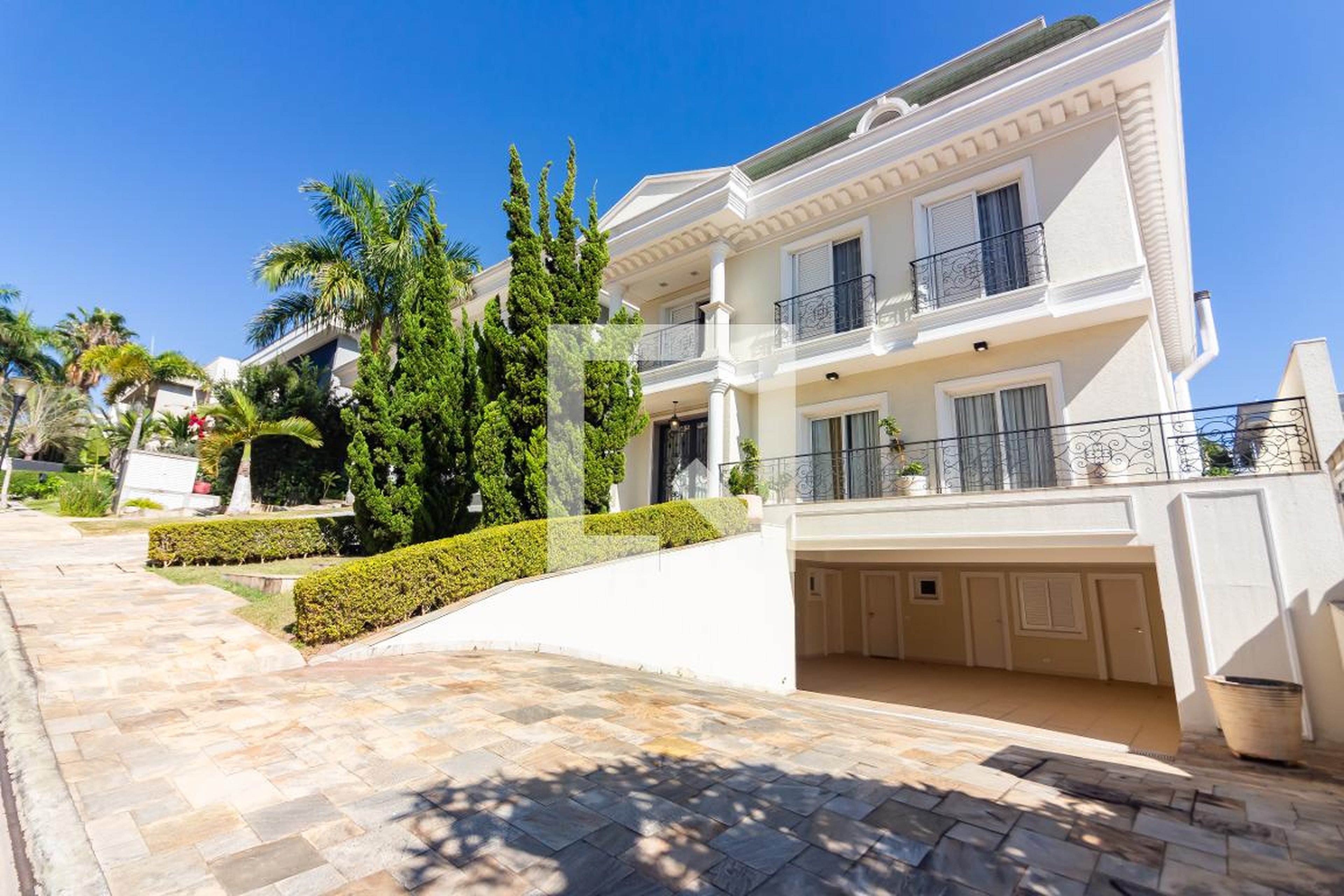 Fachada Condomínio em Alameda Guapuruvu, 199