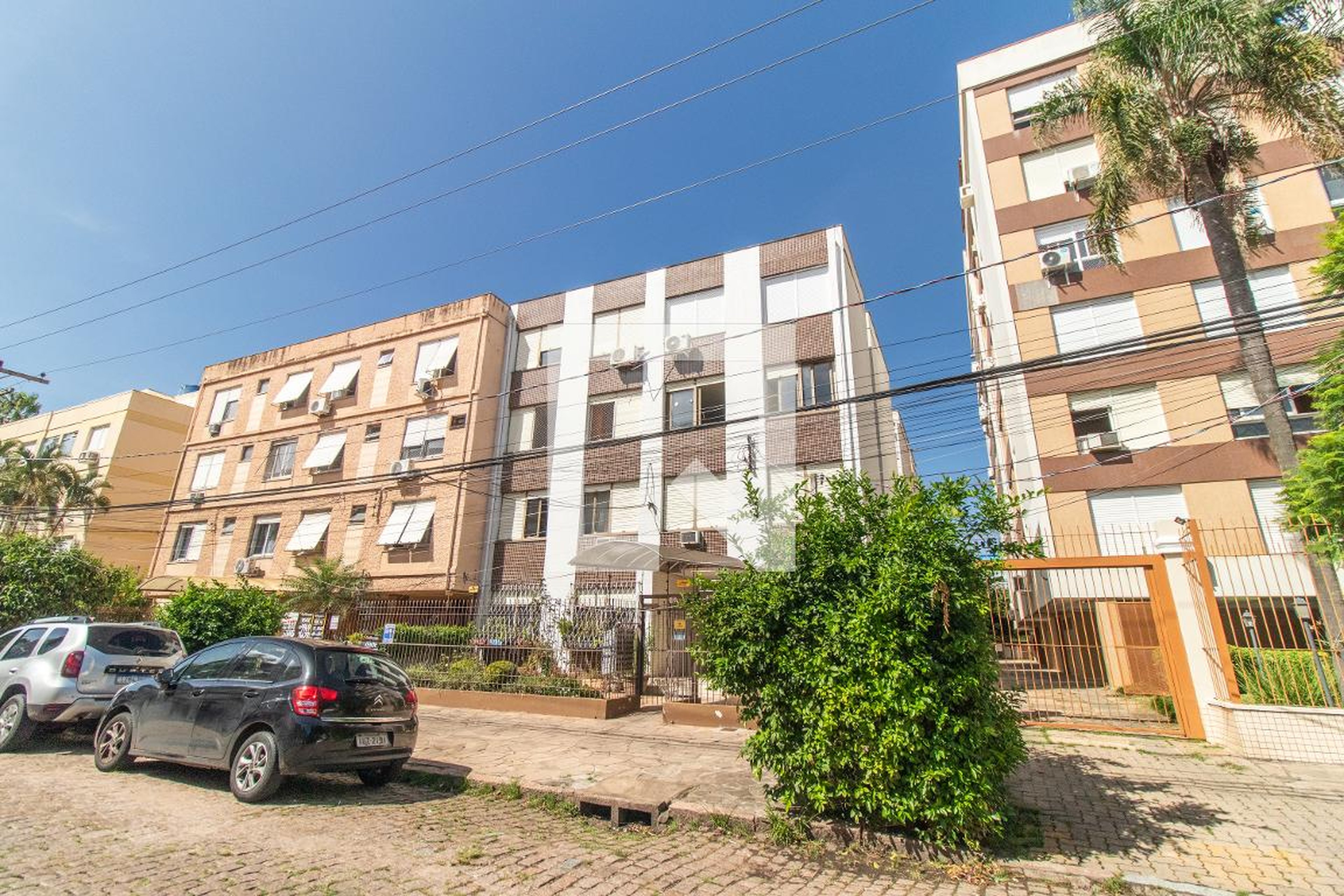 Fachada Condomínio em Rua Dezessete de Junho, 721