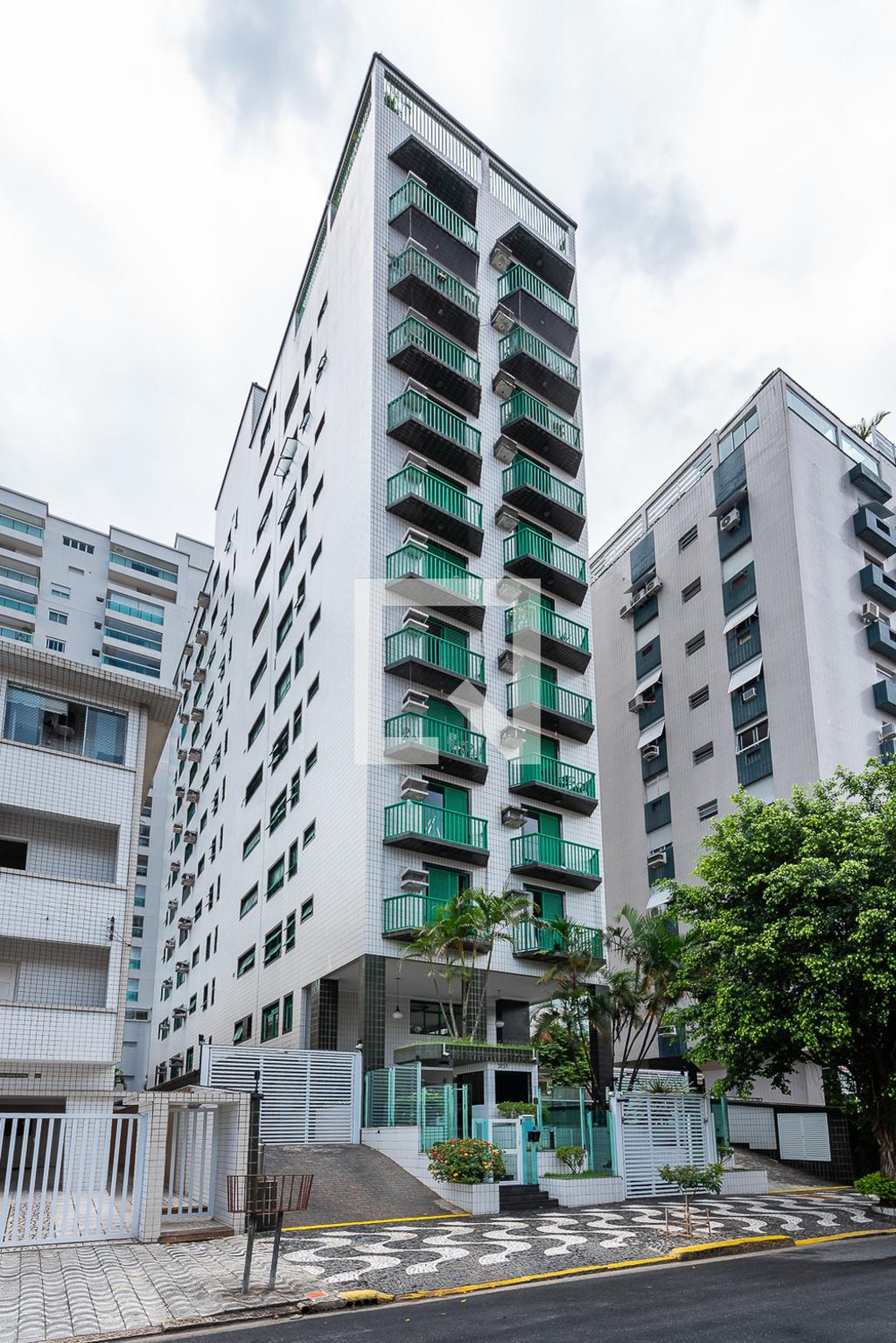 Fachada Condomínio em Rua Aureliano Coutinho, 213
