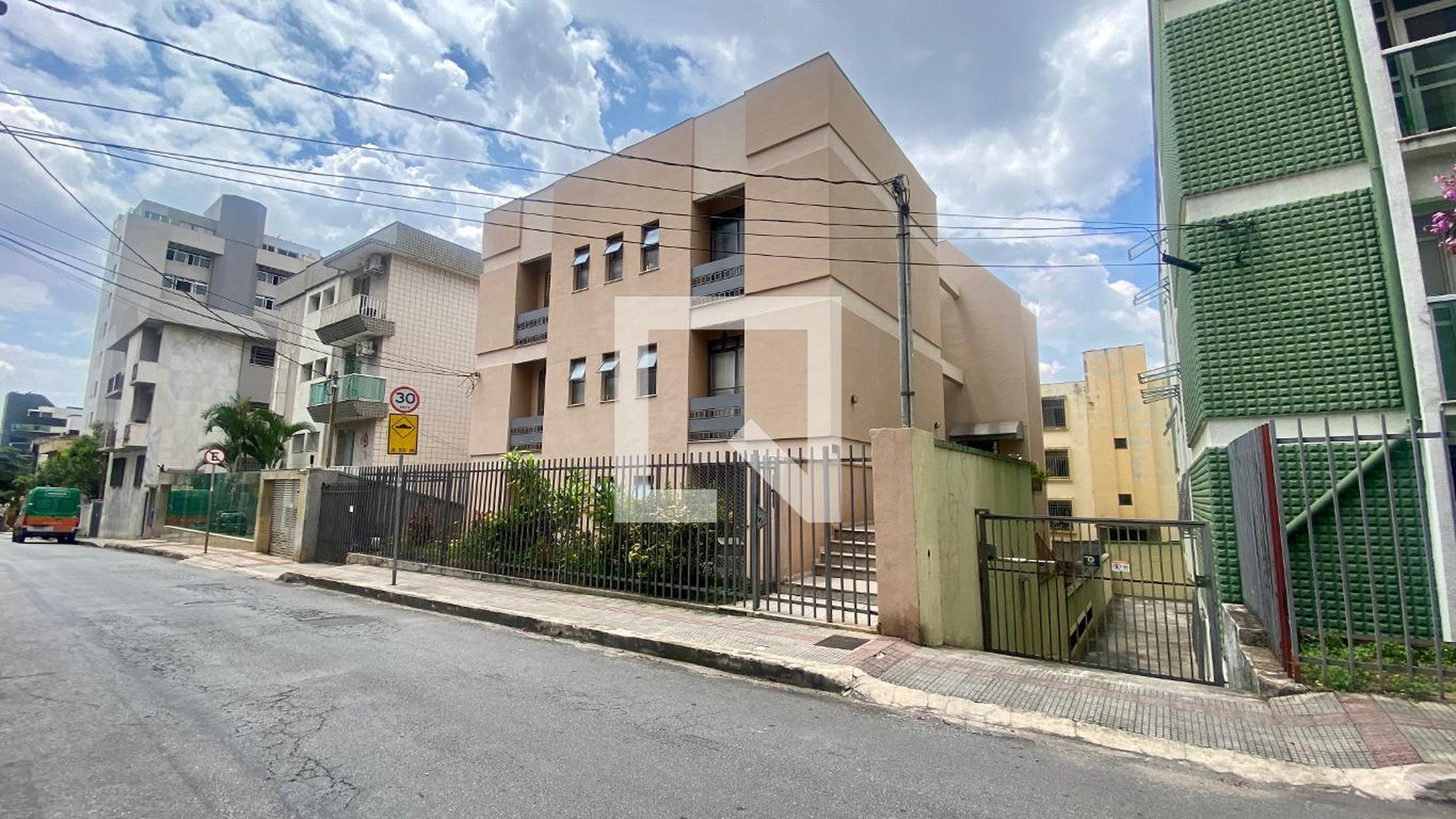 Fachada do Prédio Condomínio em Rua Dom Lúcio Antunes, 543