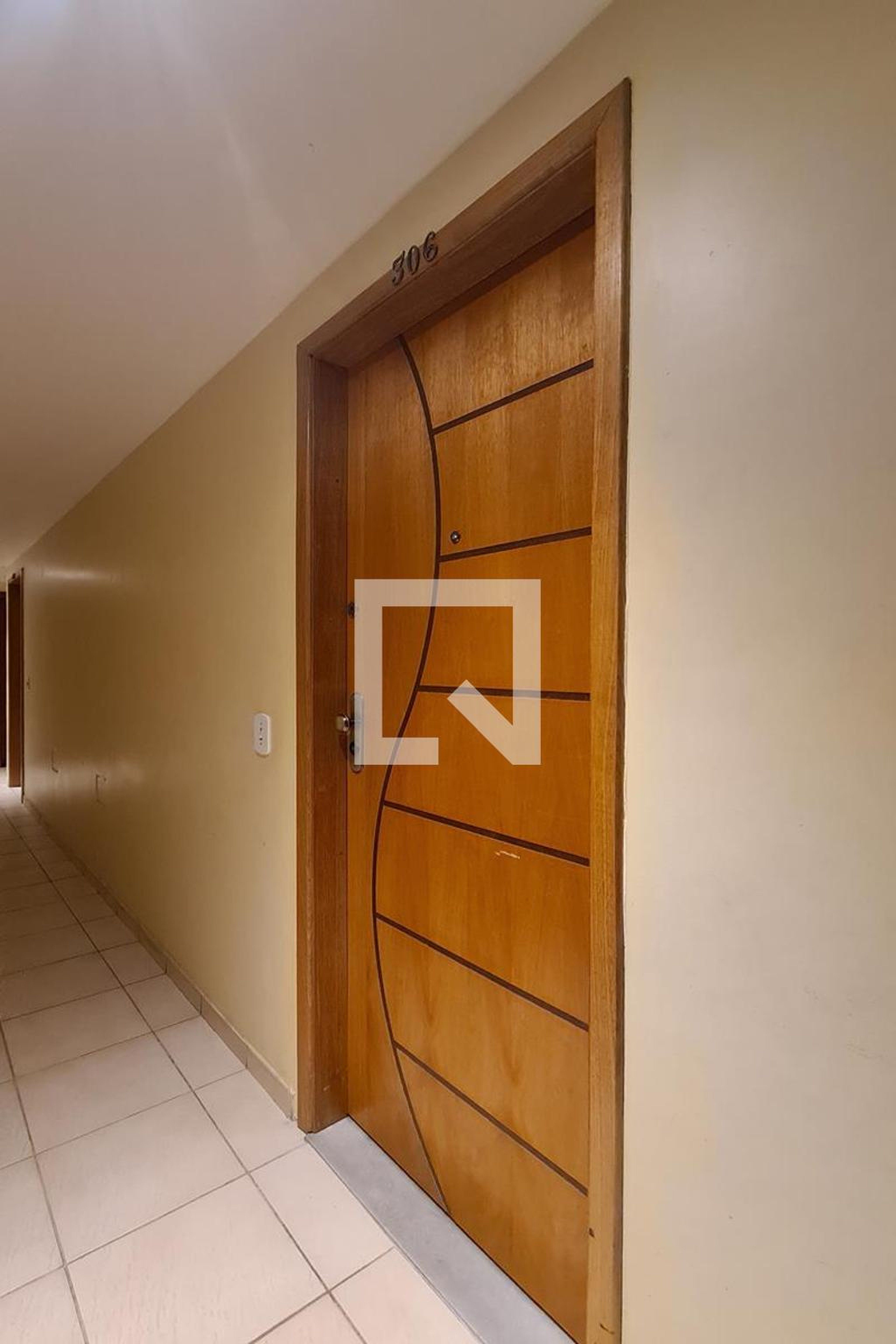 Entrada - Building Queen Sarah