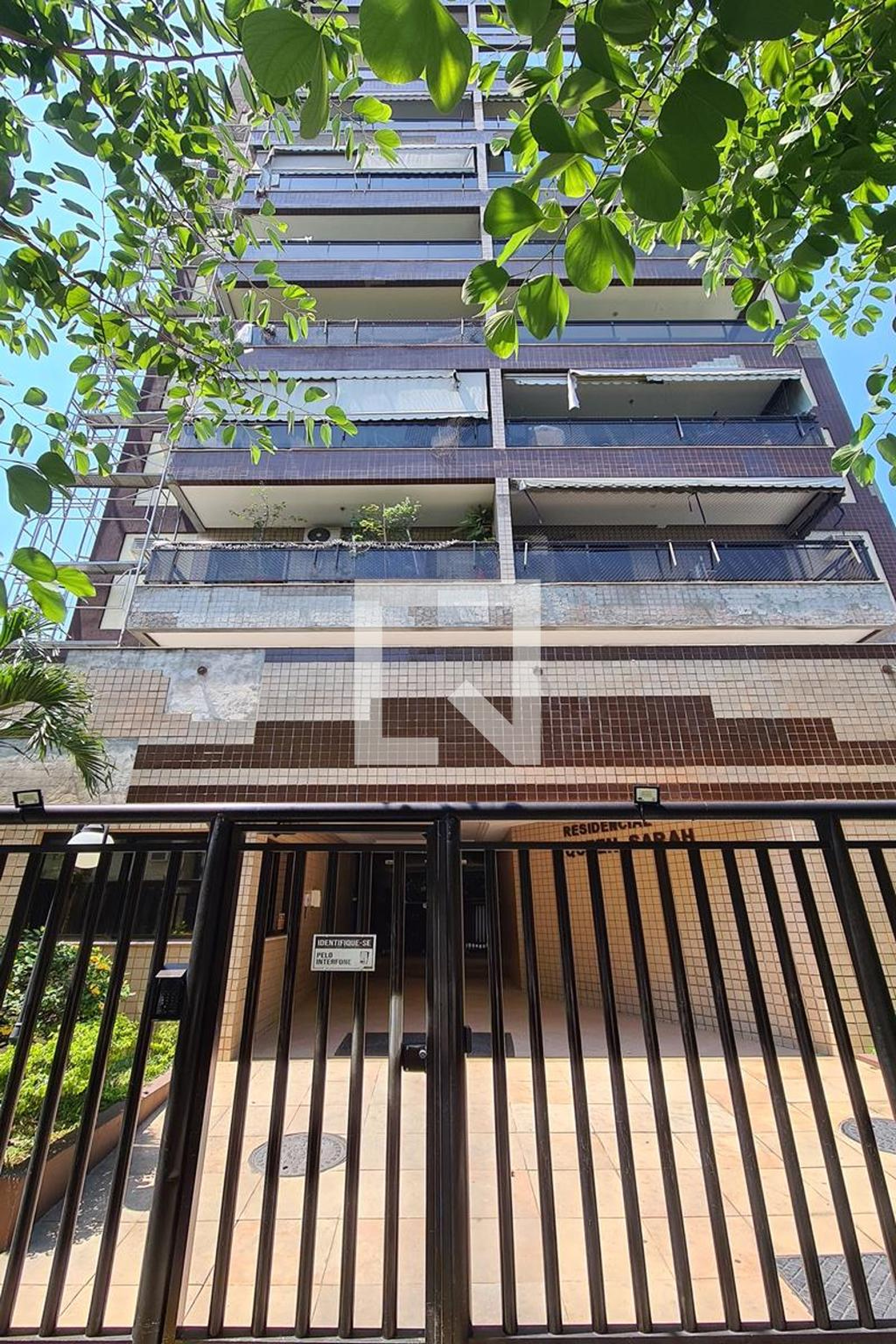 Fachada do Condomínio Condomínio Building Queen Sarah