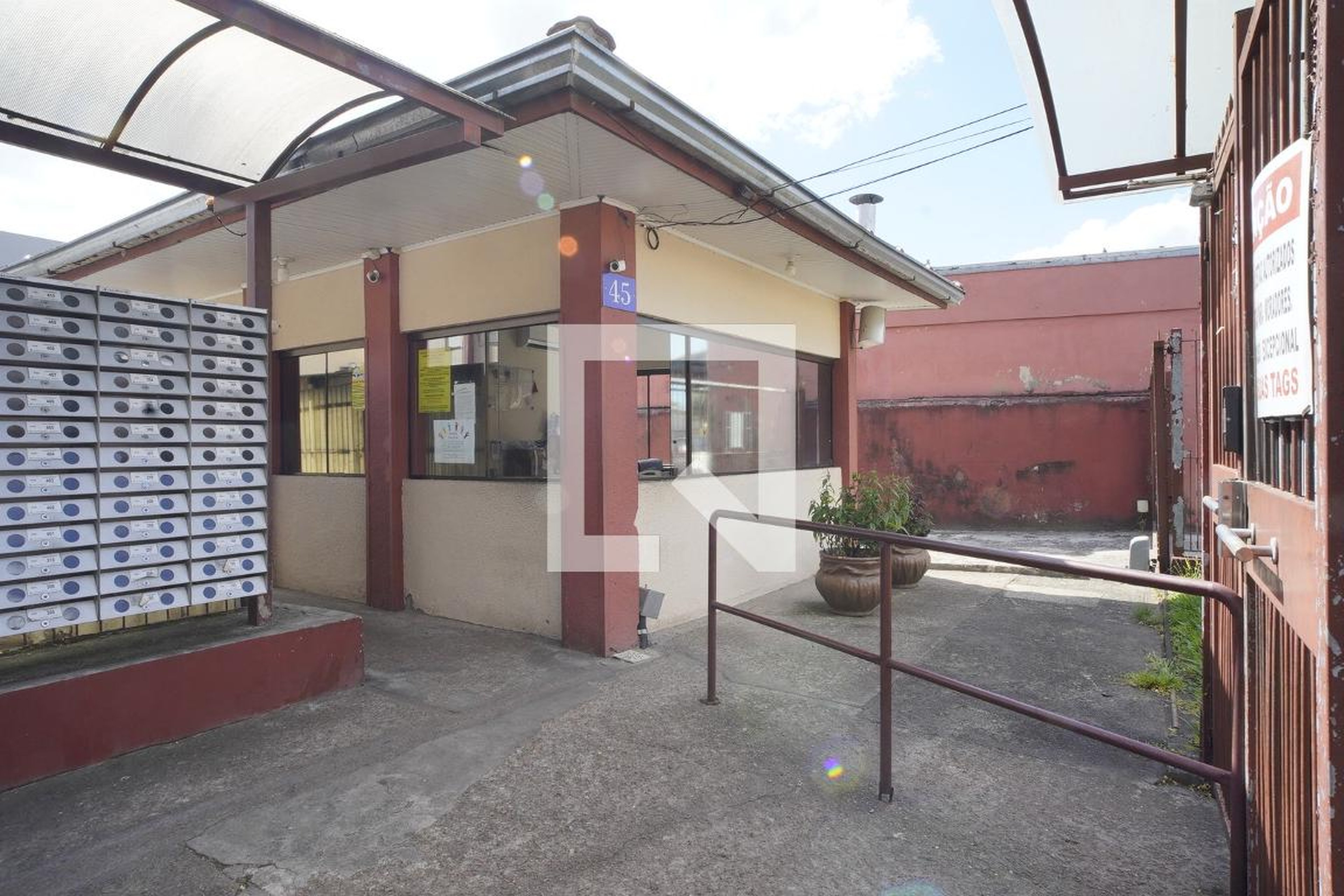 Fachada Condomínio em Rua Carlos Estevão, 713