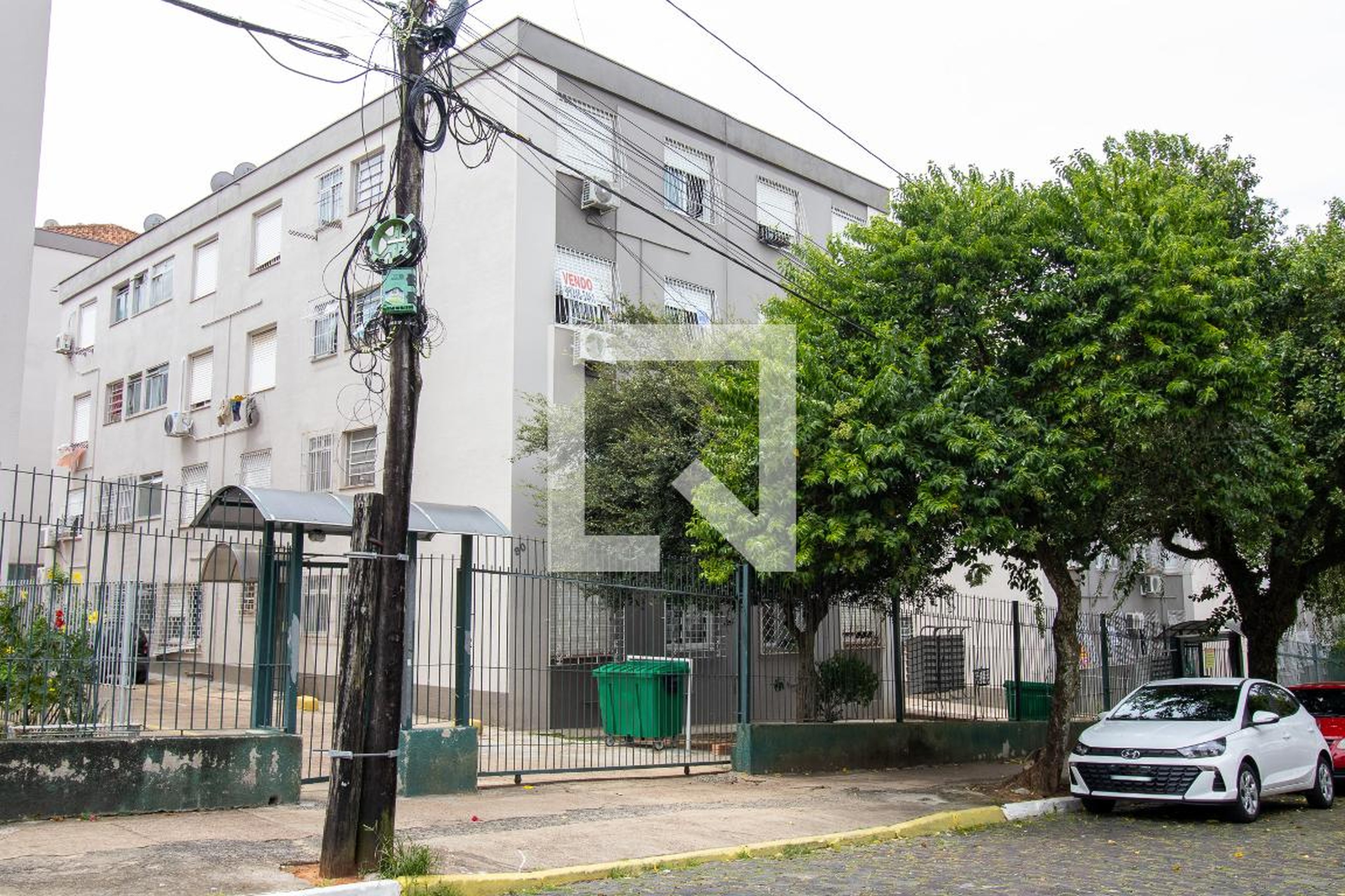 Fachada Condomínio em Rua Professora Amy Herve Ramires, 80