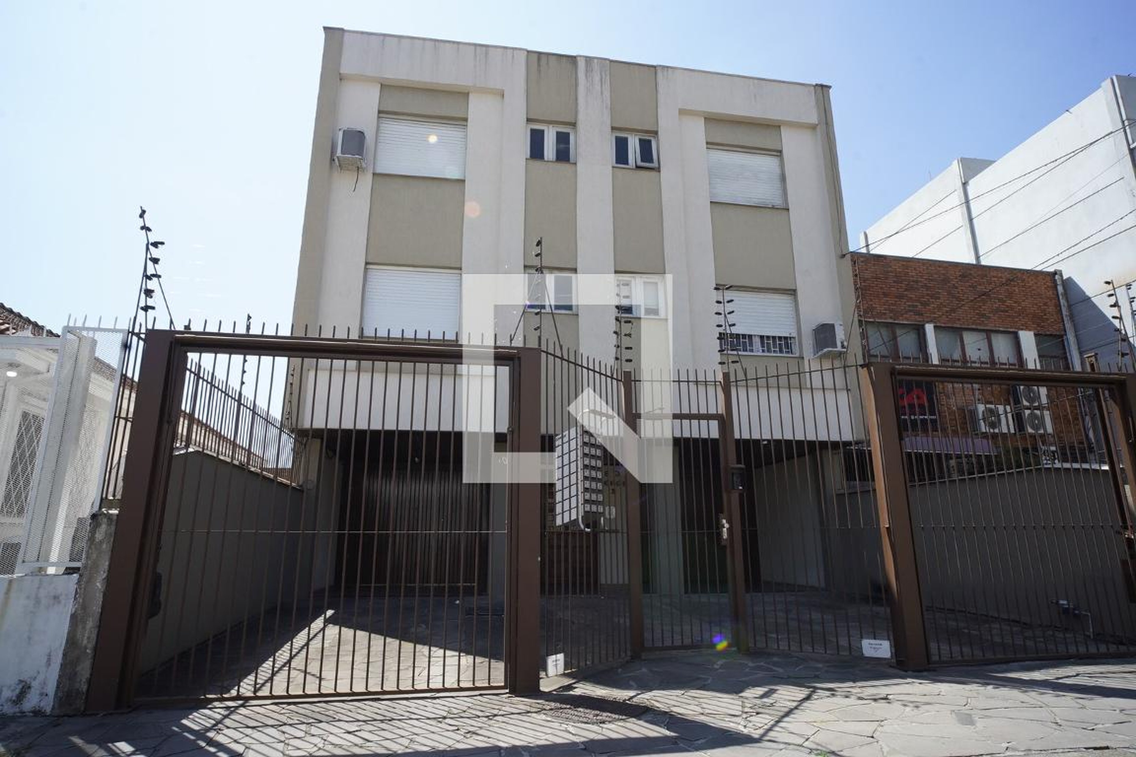 Fachada Condomínio em Rua São Salvador, 105