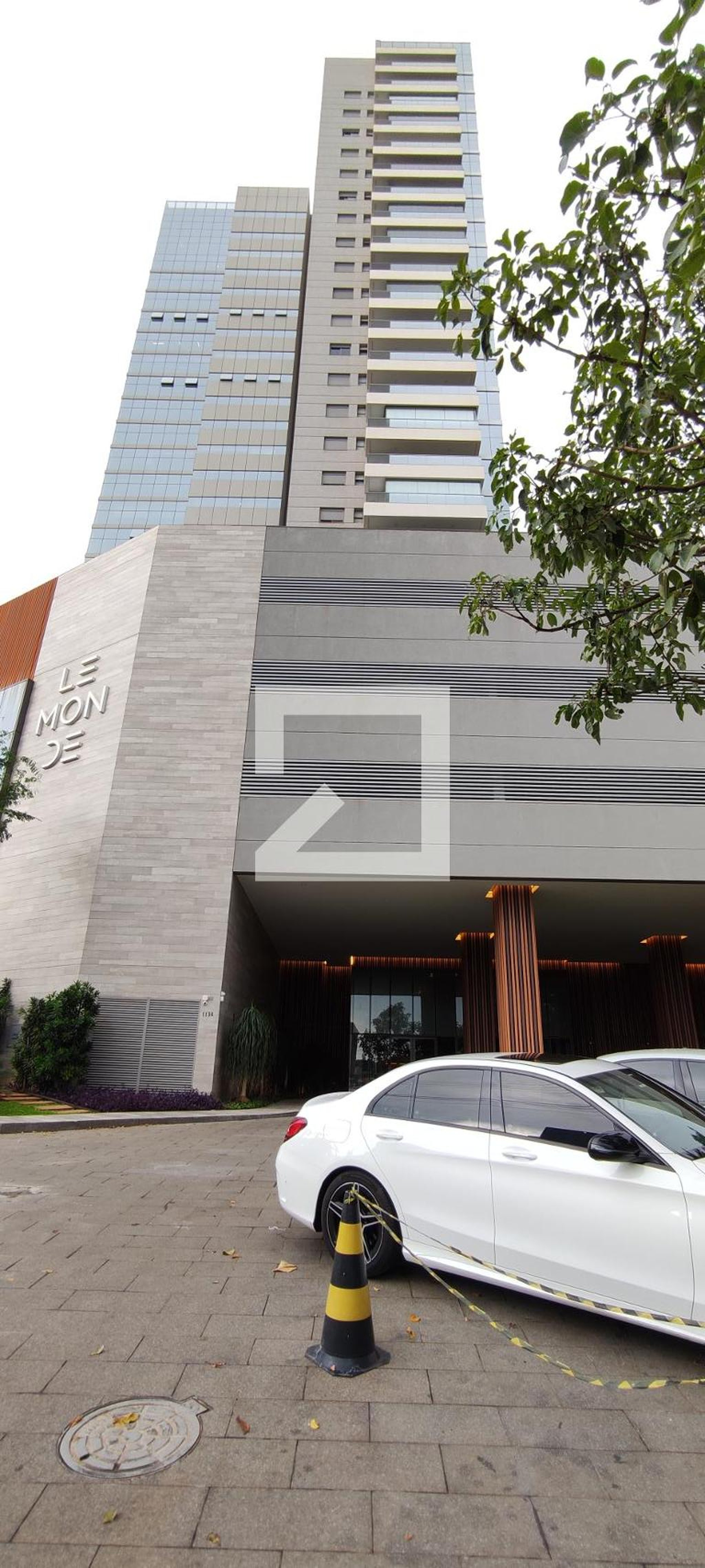 Fachada Condomínio em Avenida Wladimir Meirelles Ferreira, 113