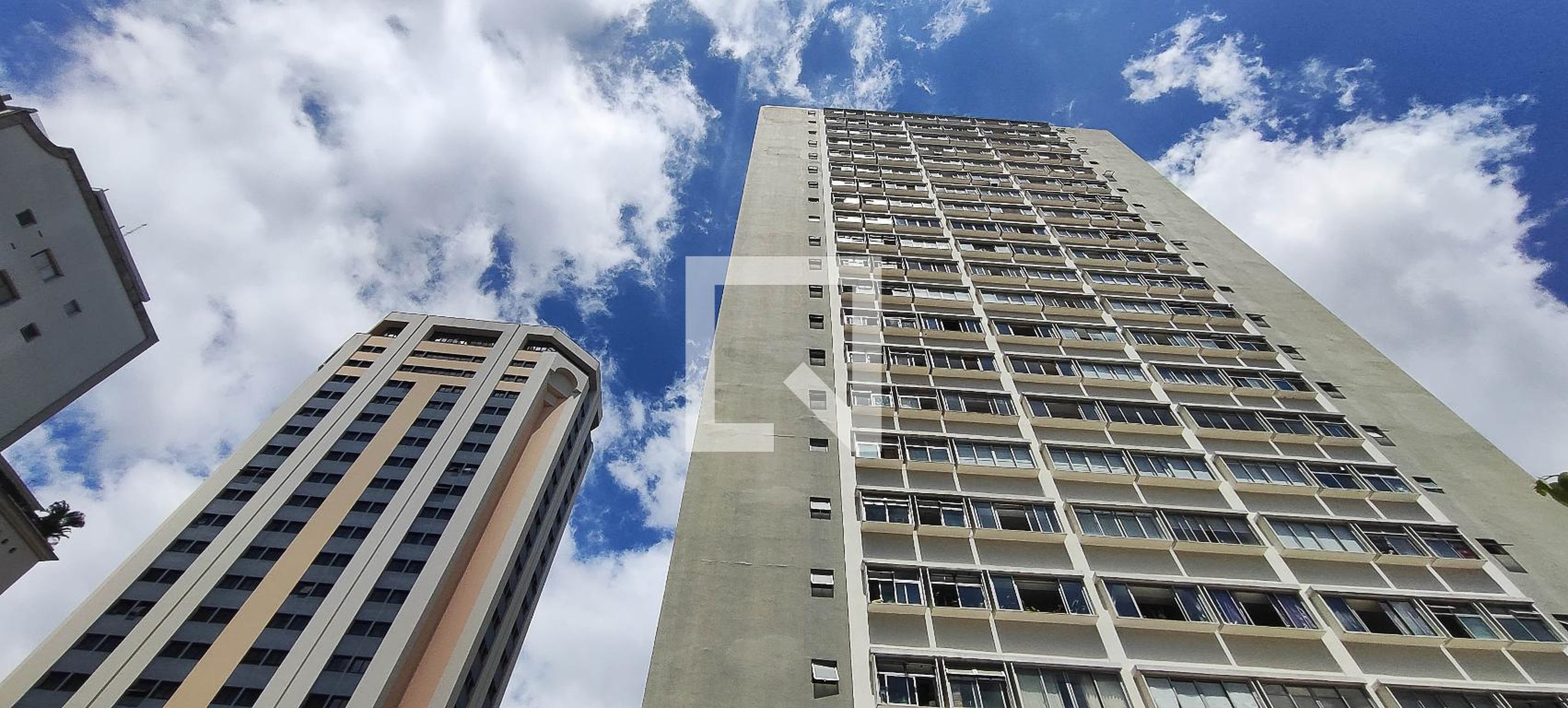 Fachada Condomínio em Rua Heloísa Pamplona, 151