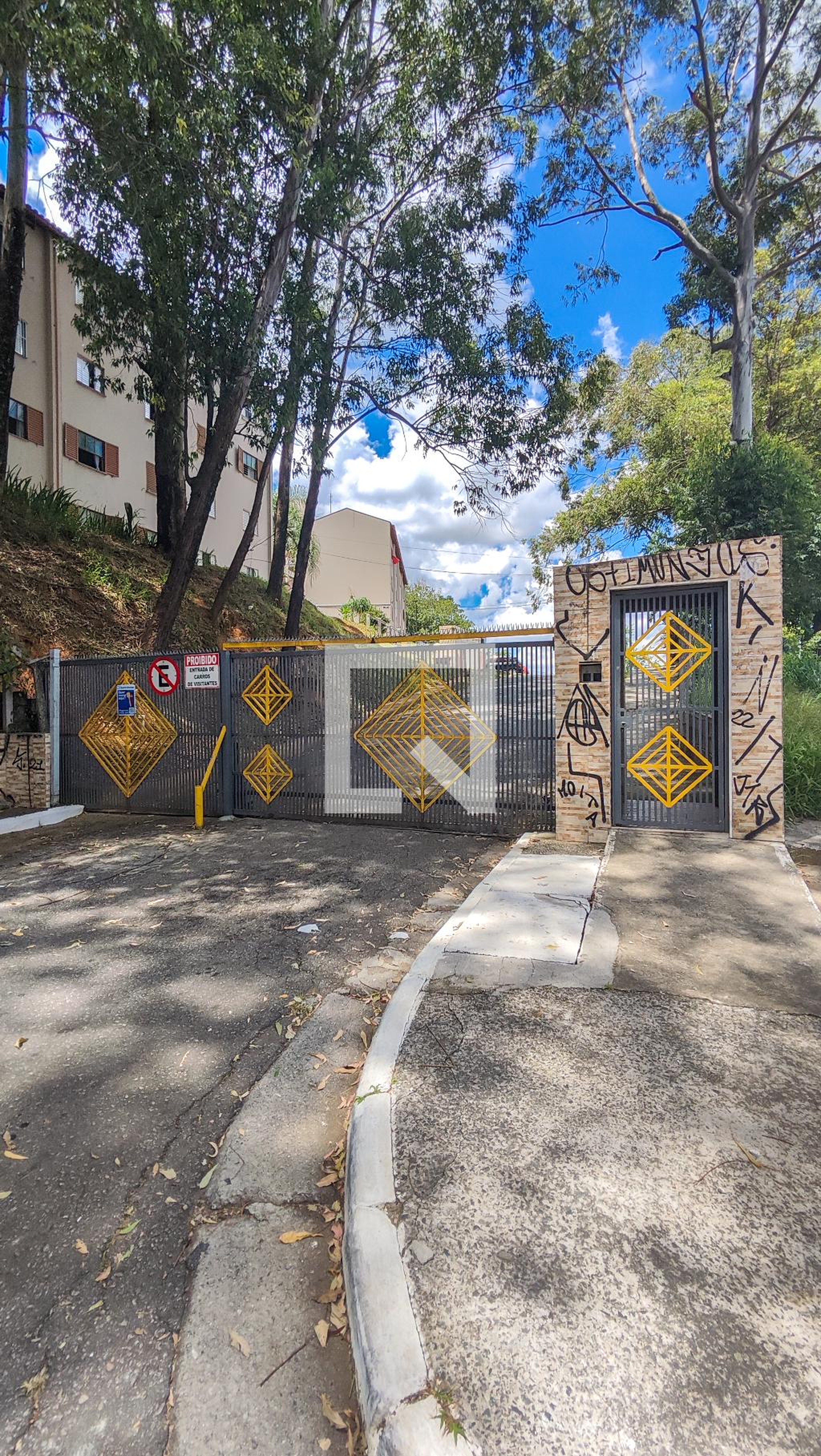 Fachada do Prédio Condomínio em Estrada das Taipas, 1072