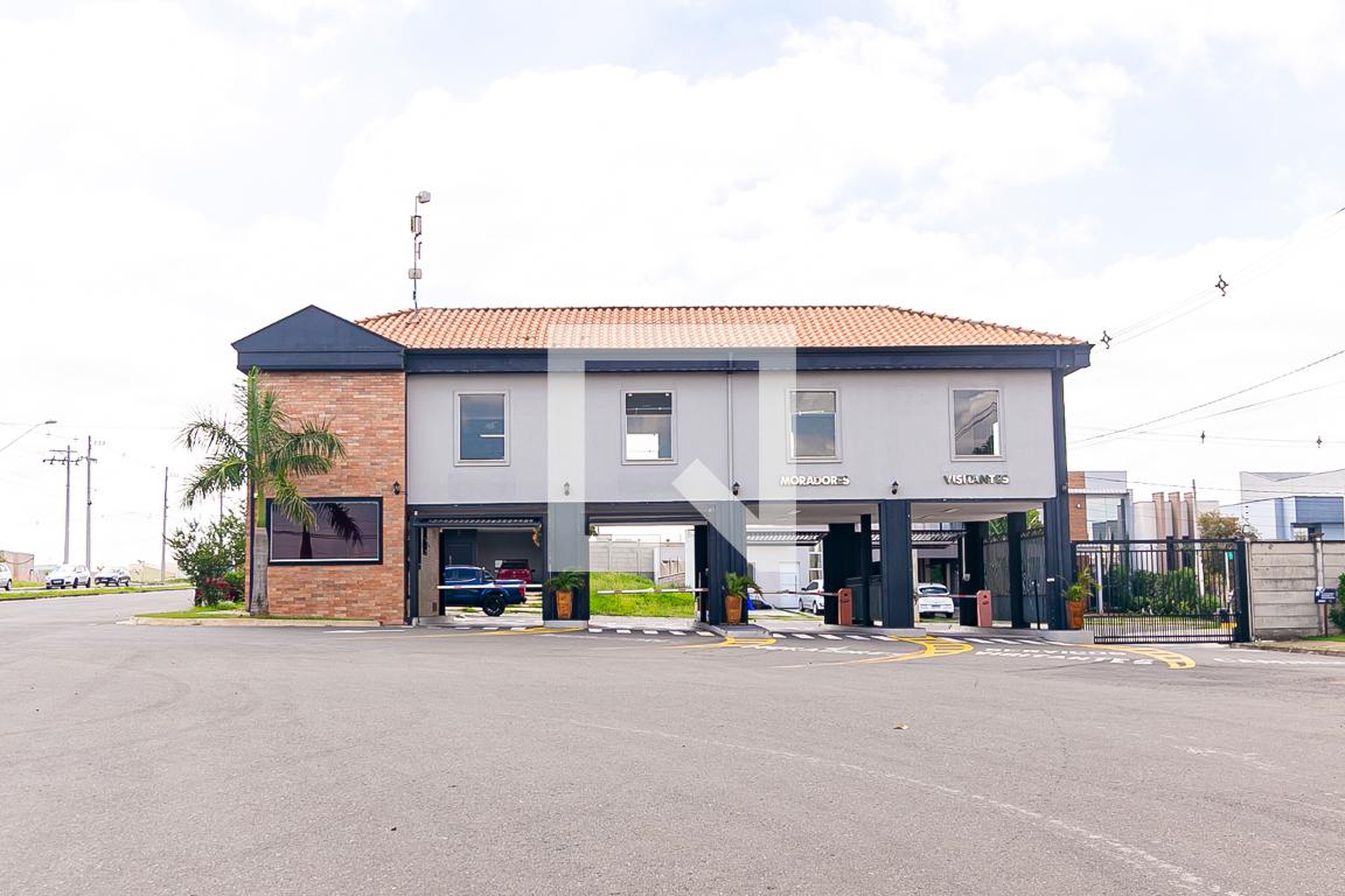 Fachada Condomínio em Rua Lourenço Rossi, 147