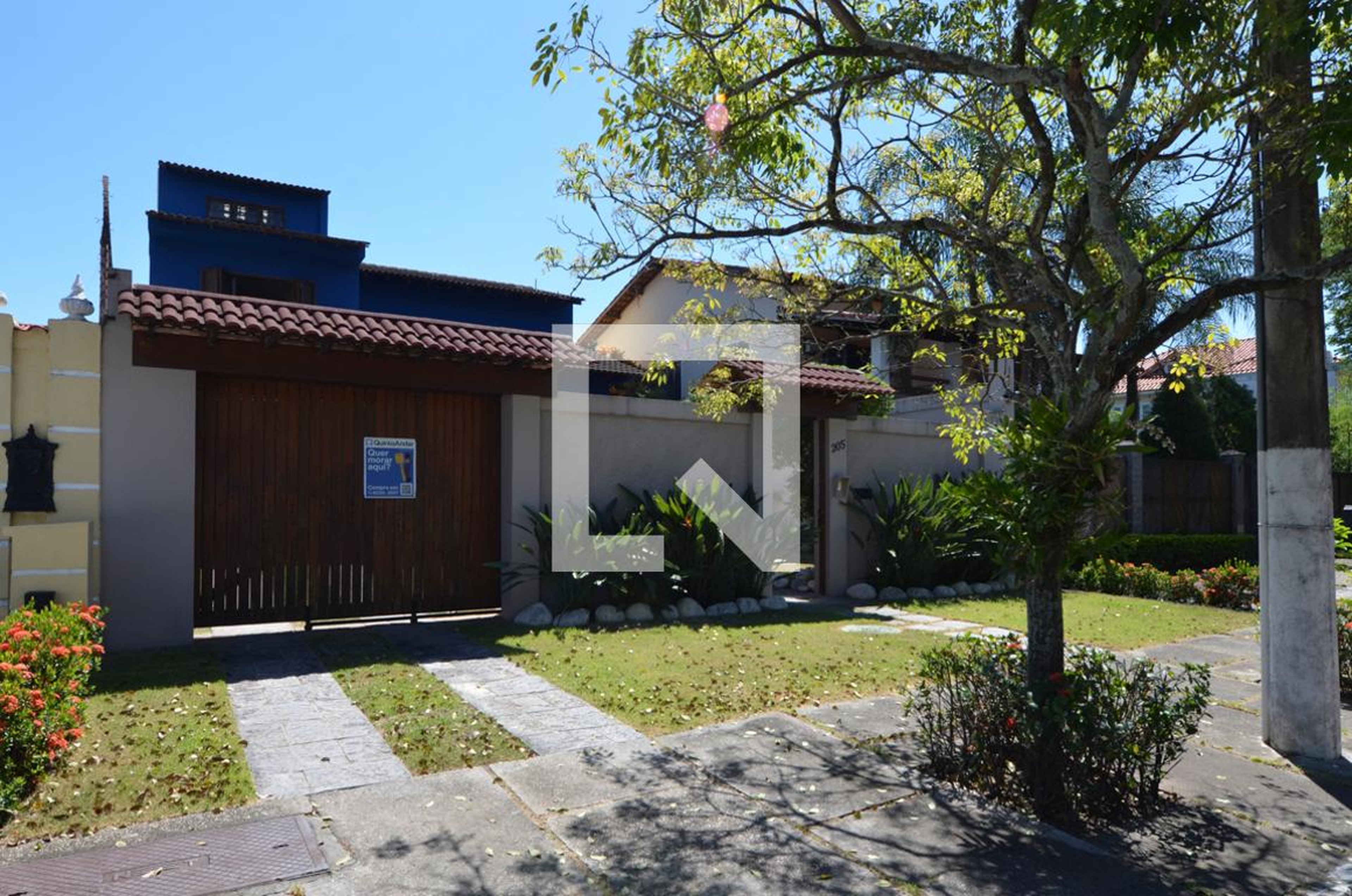 Fachada Condomínio em Rua José Eiras Pinheiro, 205