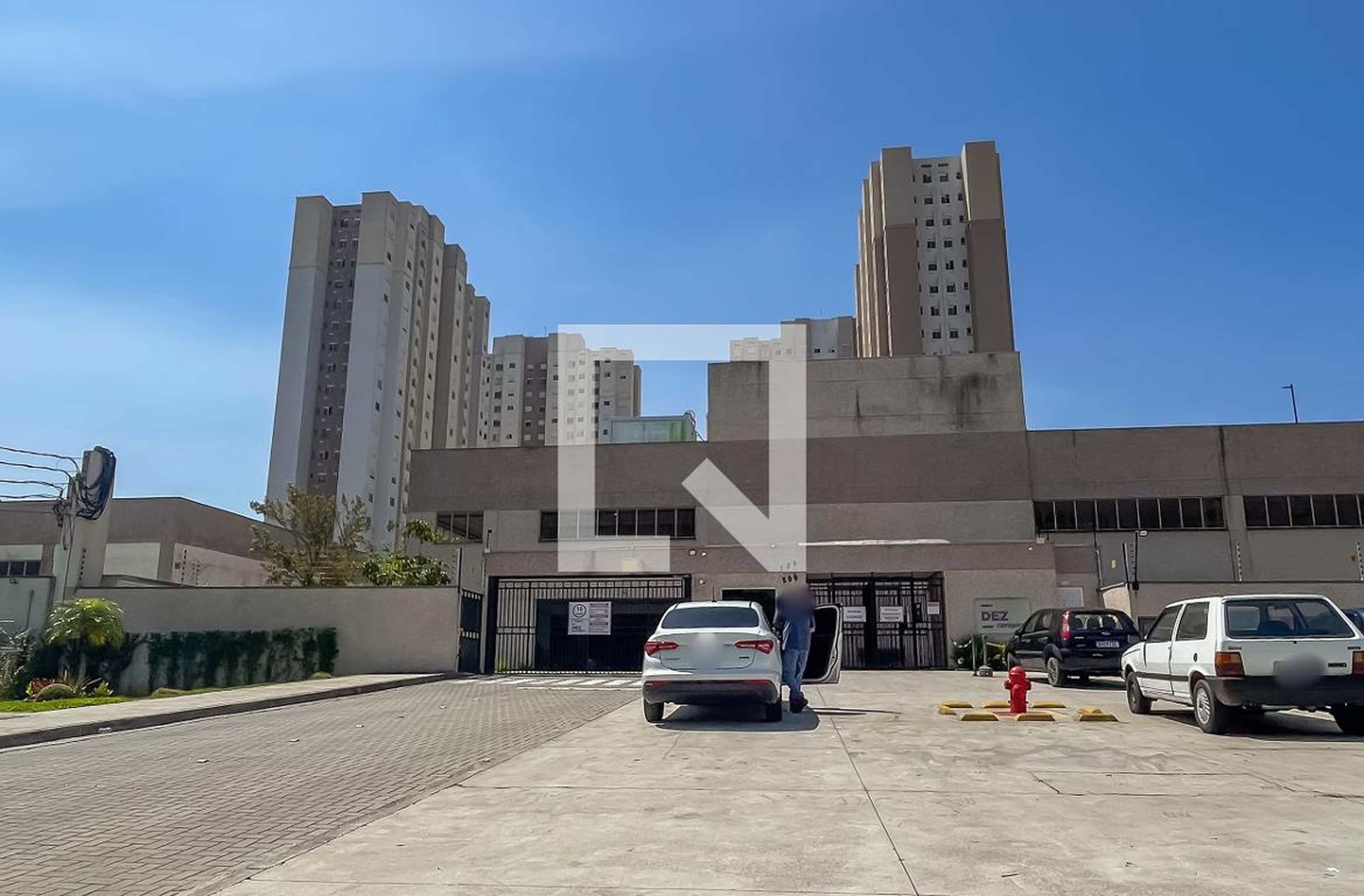 Fachada do Condomínio Condomínio Dez Cerejeira