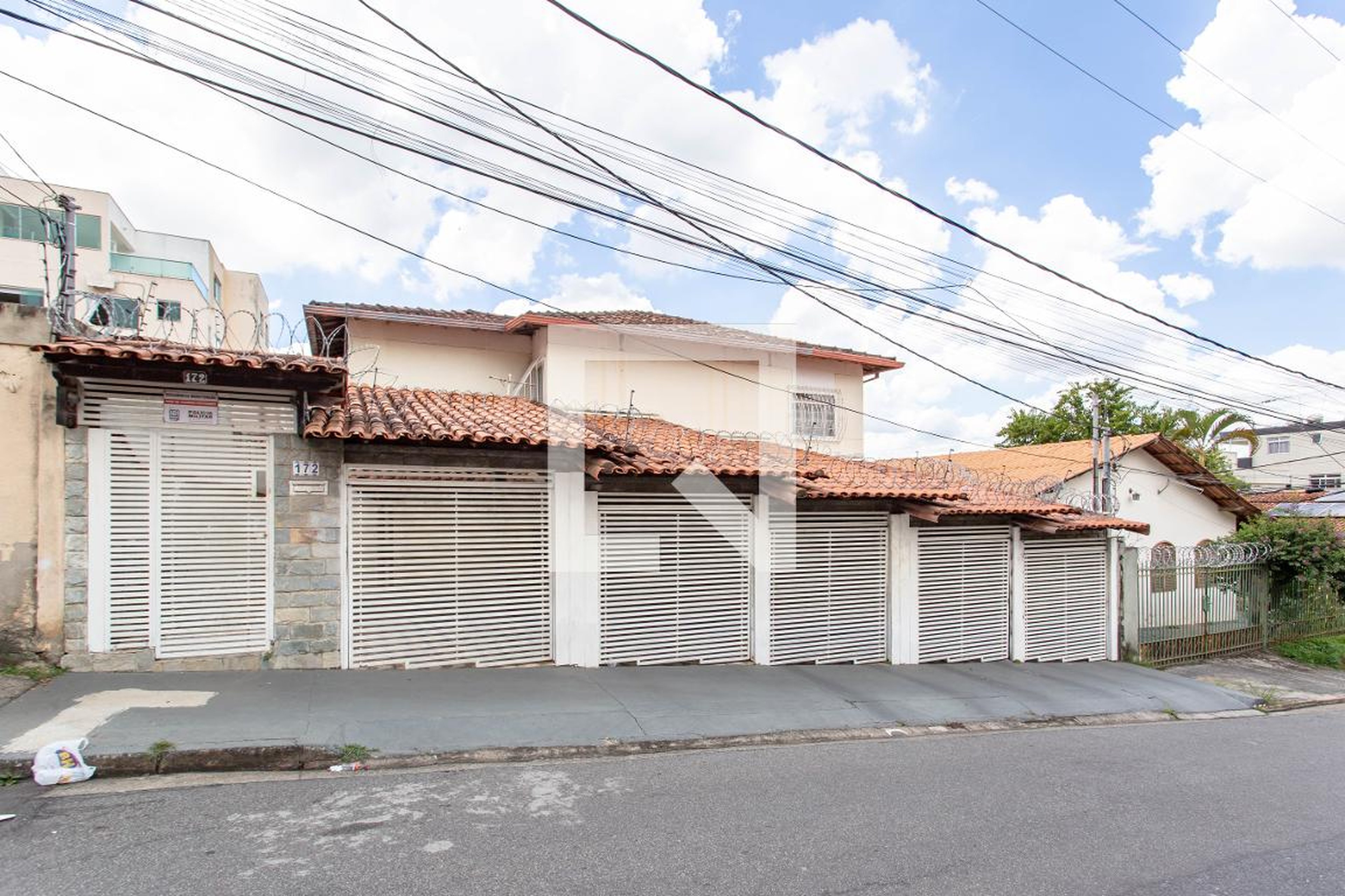 Fachada Condomínio em Rua Francisco Alves, 172