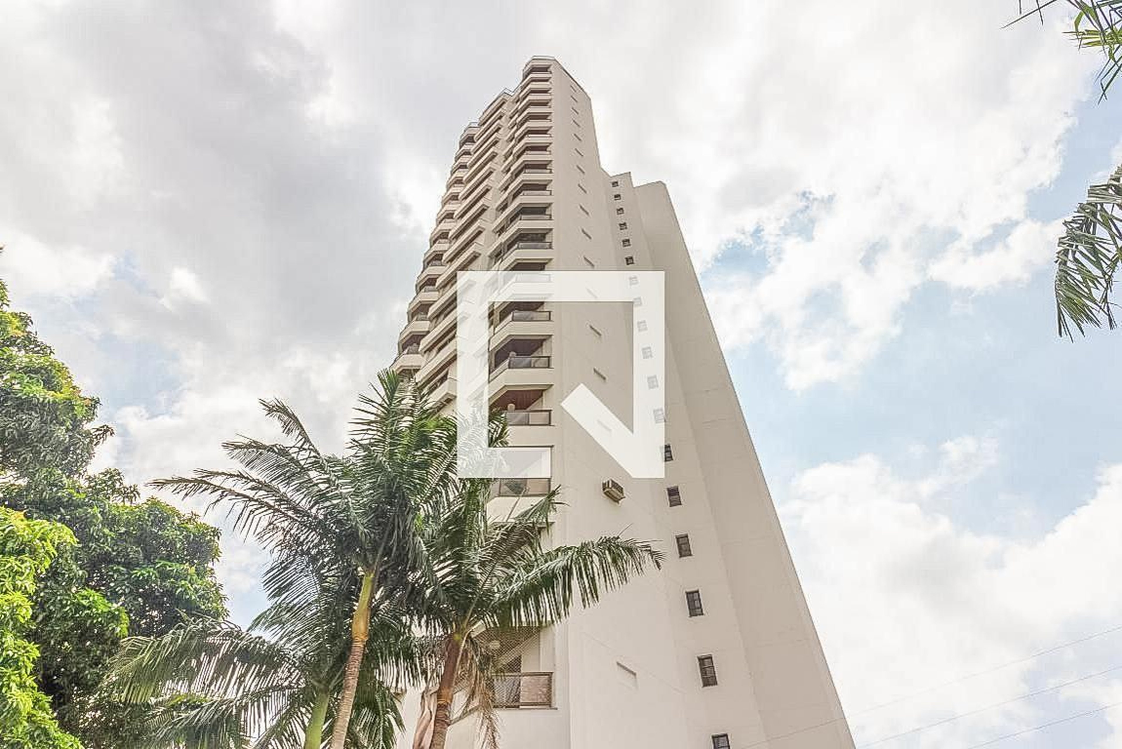 Fachada Condomínio em Rua Hungara, 52