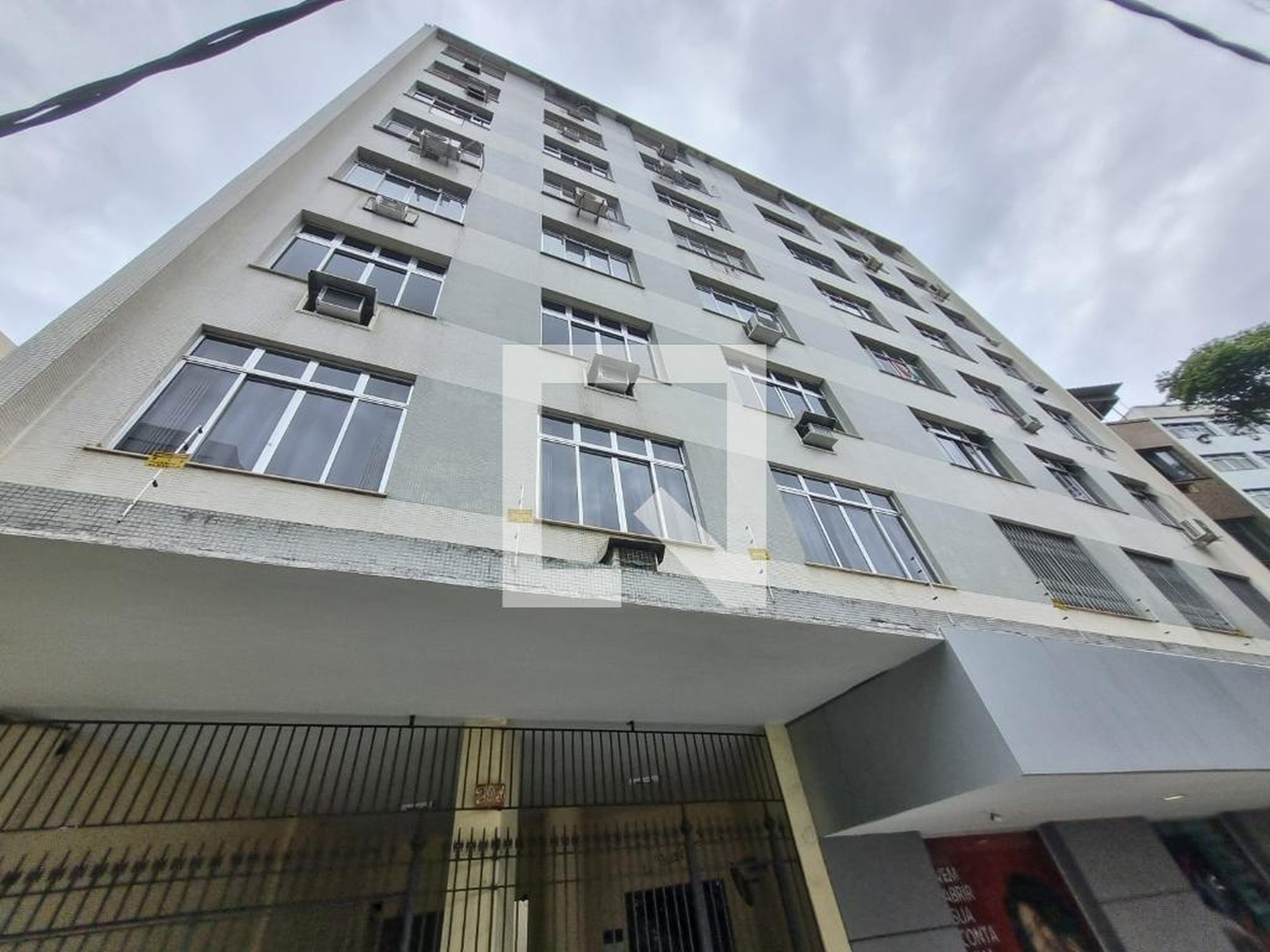 Fachada Condomínio em Rua Haddock Lobo, 233