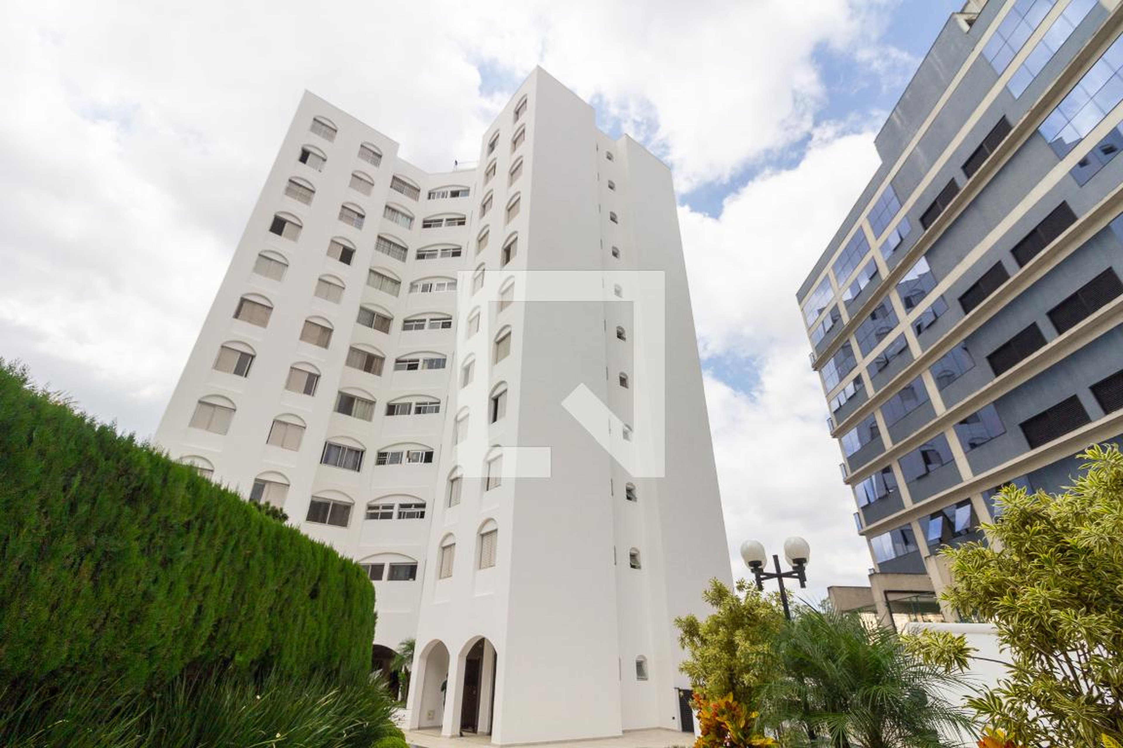 Fachada Condomínio em Rua Doutor Aires Martins Torres, 202