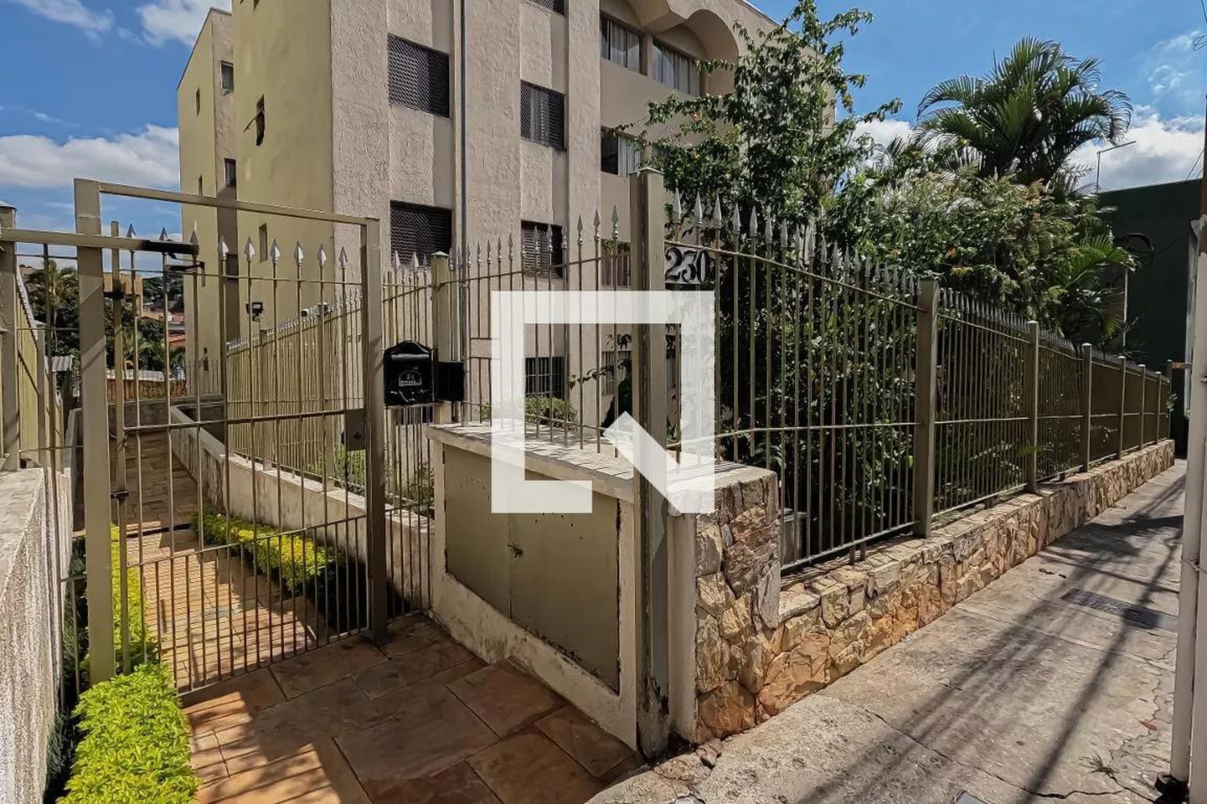 Fachada do Prédio Condomínio Tropical