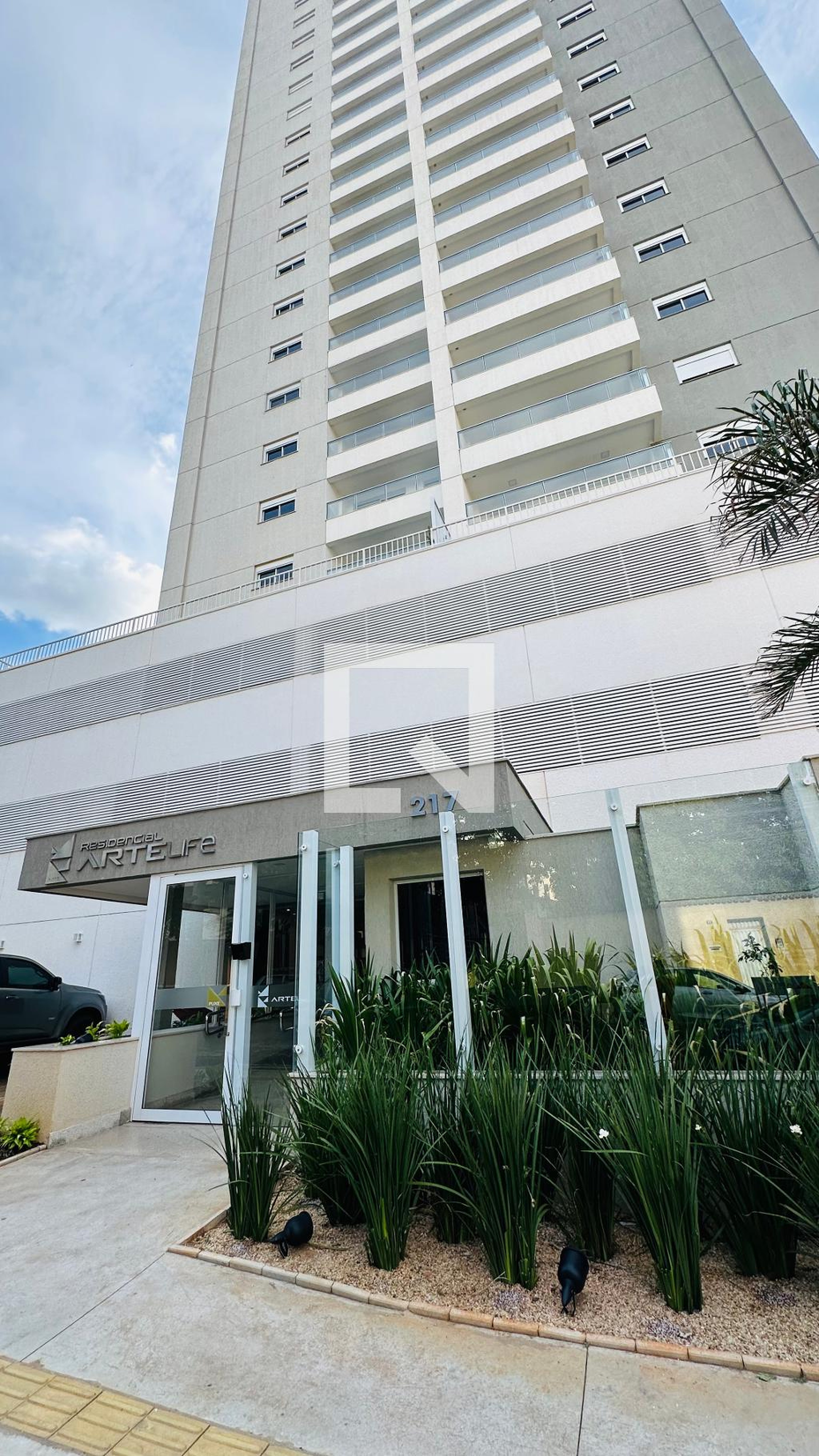 Fachada Condomínio em Rua 226, 215