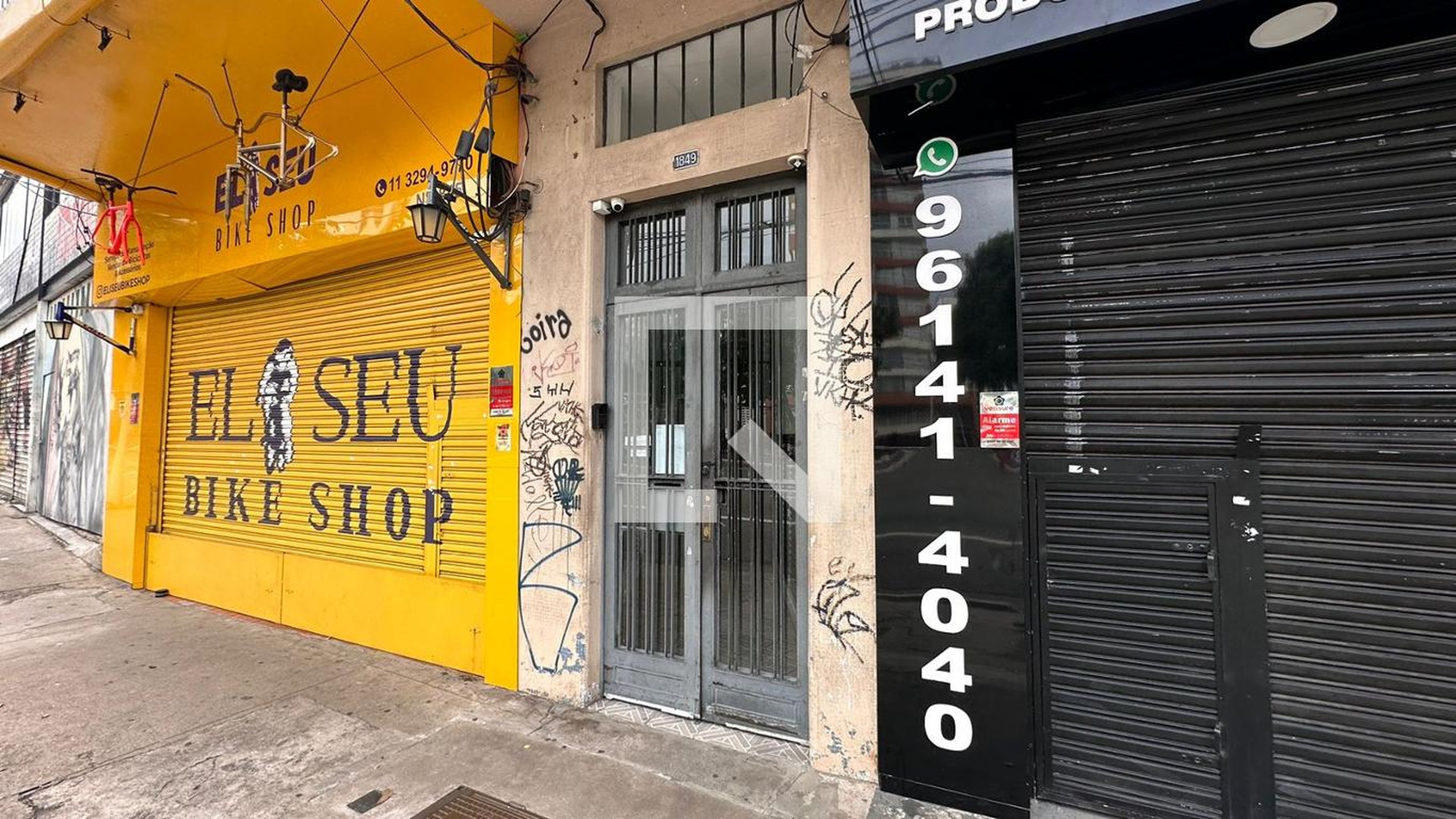 Entrada - Edifio J Chain