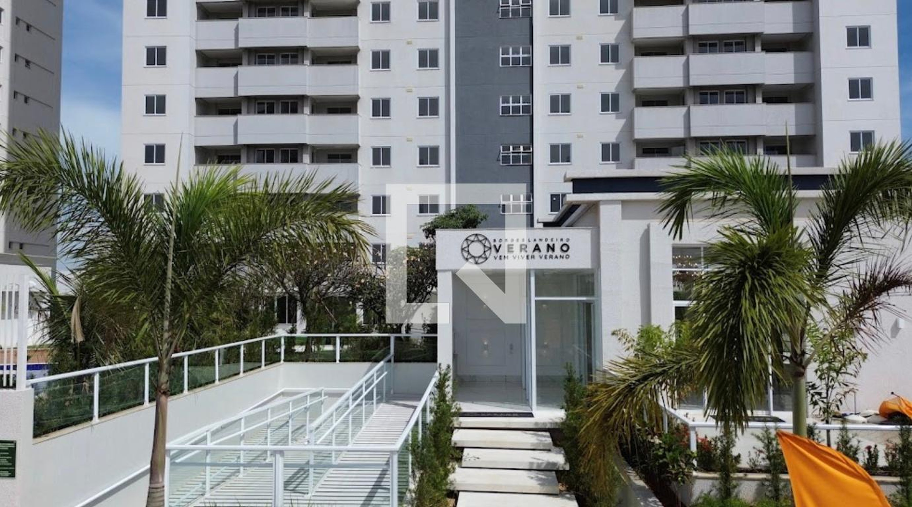 Fachada Condomínio em Alameda Professor Hélio França, 11