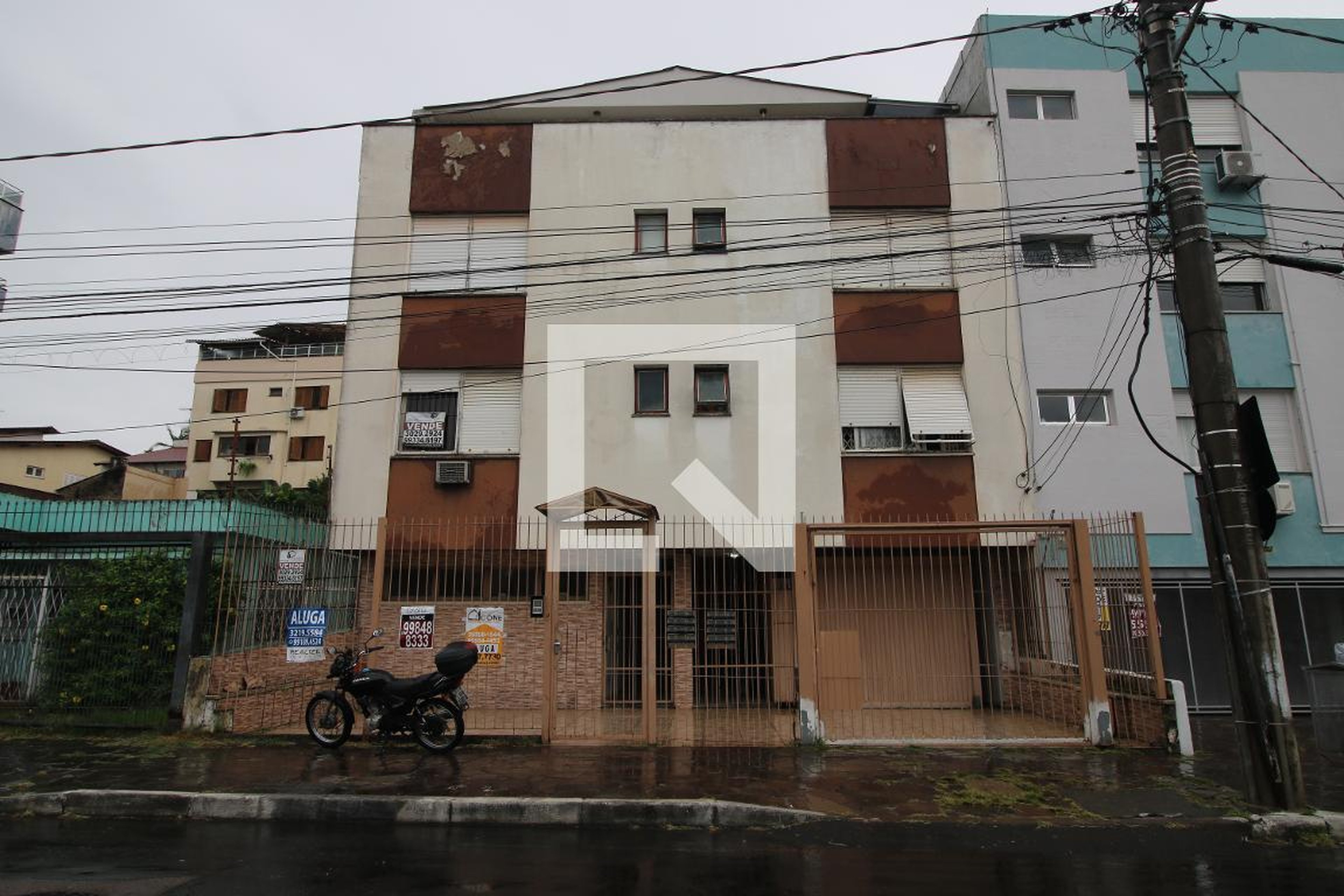 Fachada Condomínio em Avenida Coronel Gastão Haslocher Mazeron, 185