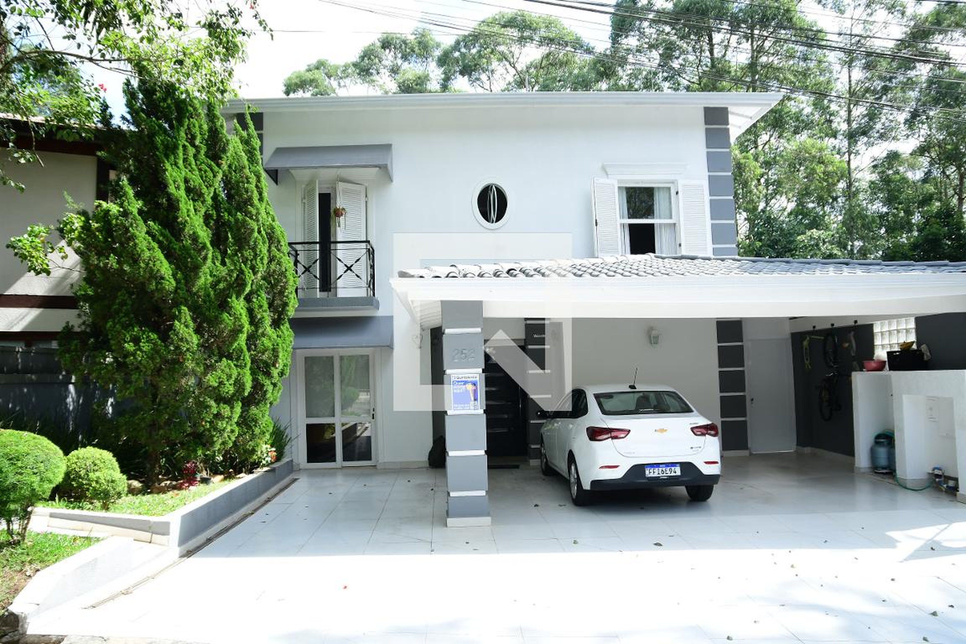 Fachada Condomínio em Rua Bartolomeu Bueno da Silva, 252