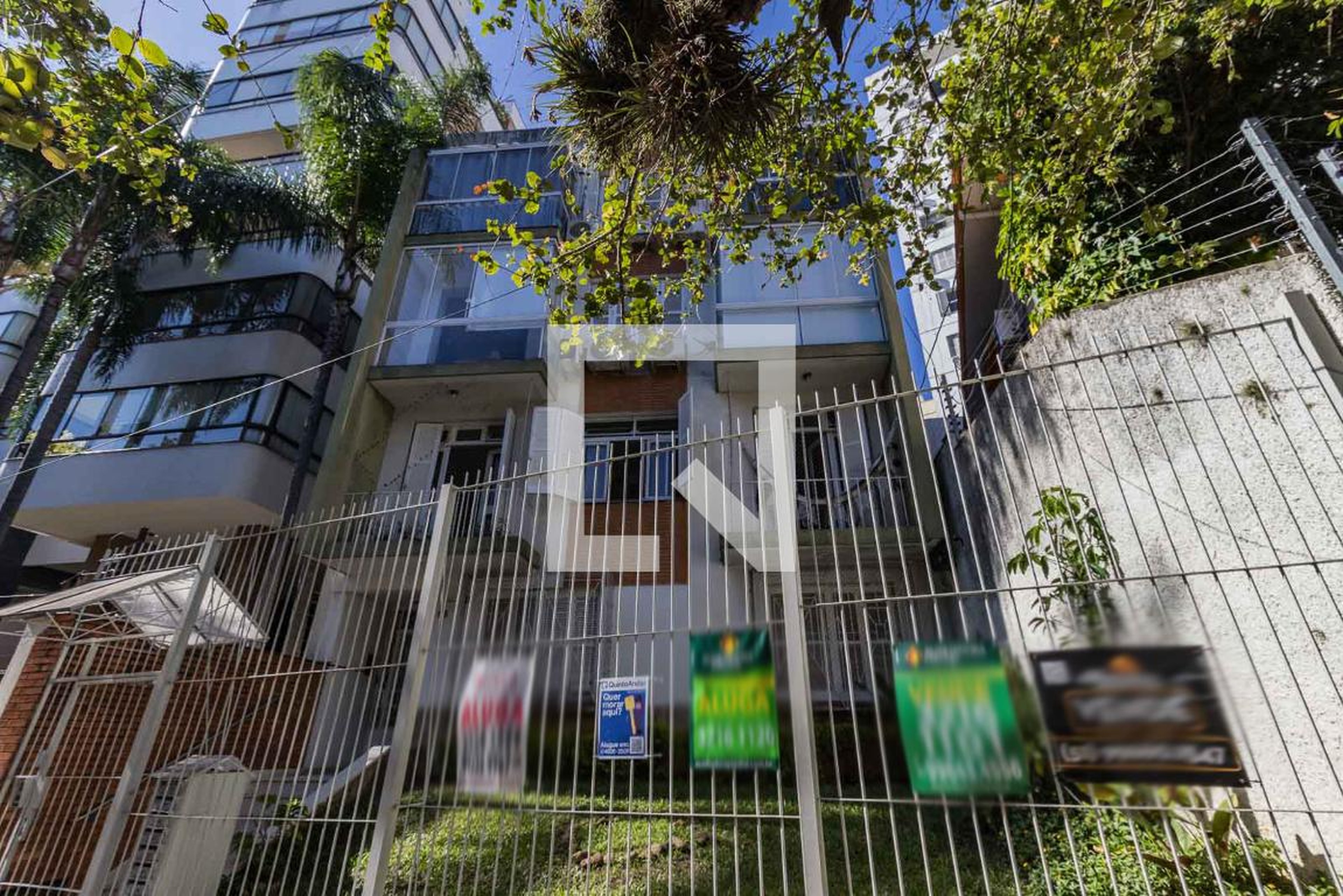 Fachada Condomínio em Rua André Puente, 95