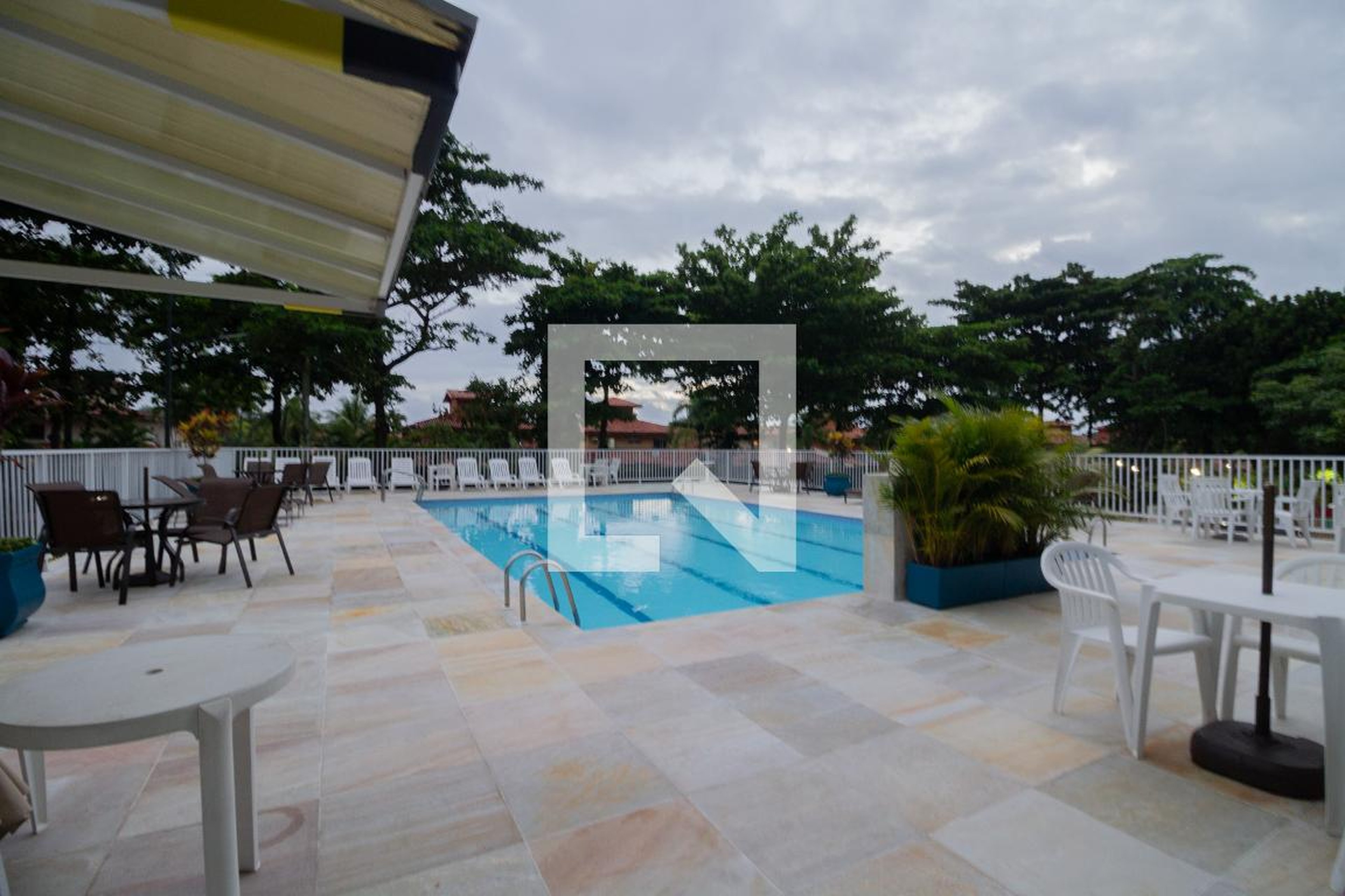 Piscina - Edifício Sernambetiba